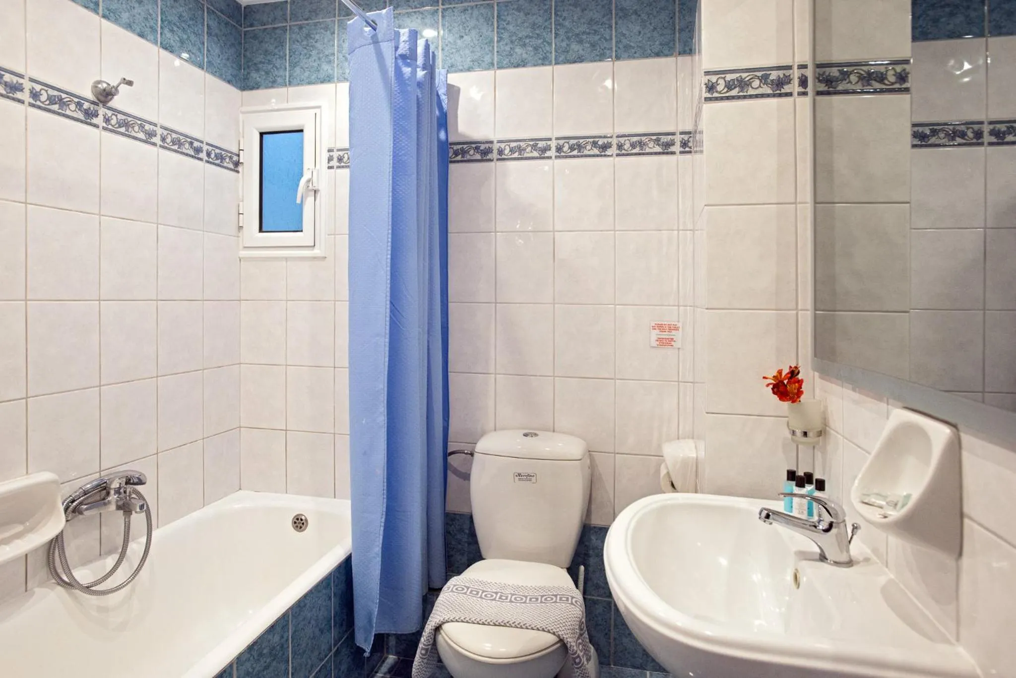 Shower in Hotel Kaiser Bridge