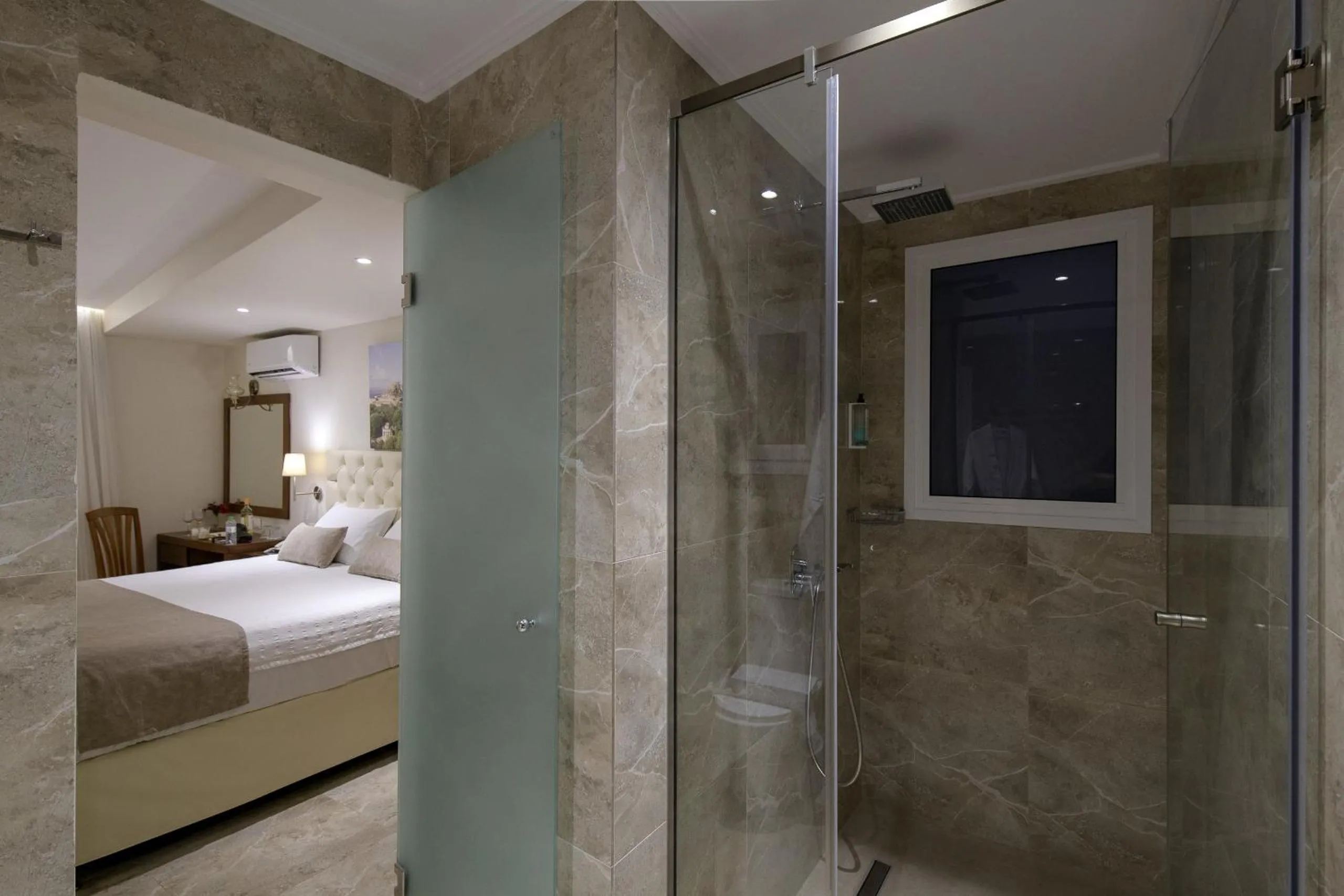 Bed in Hotel Kaiser Bridge