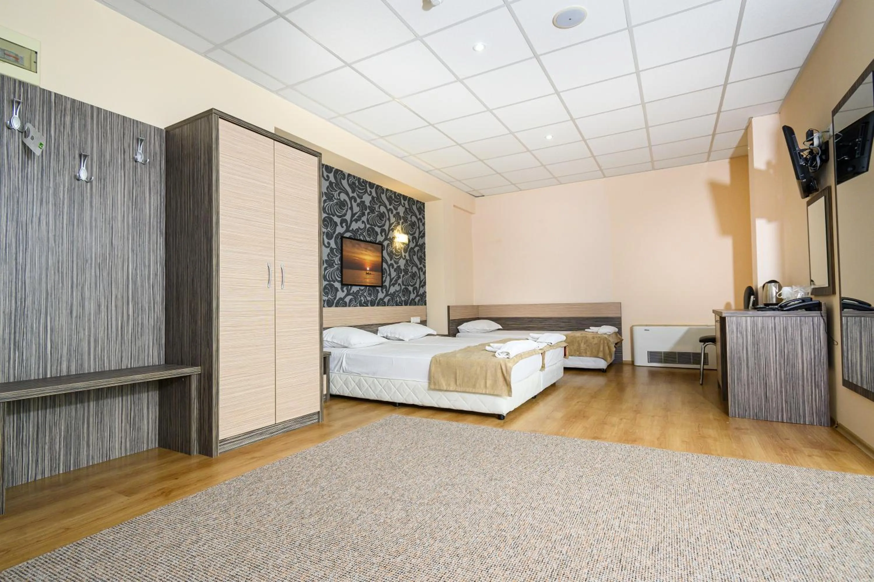 Communal lounge/ TV room, Bed in Hotel City