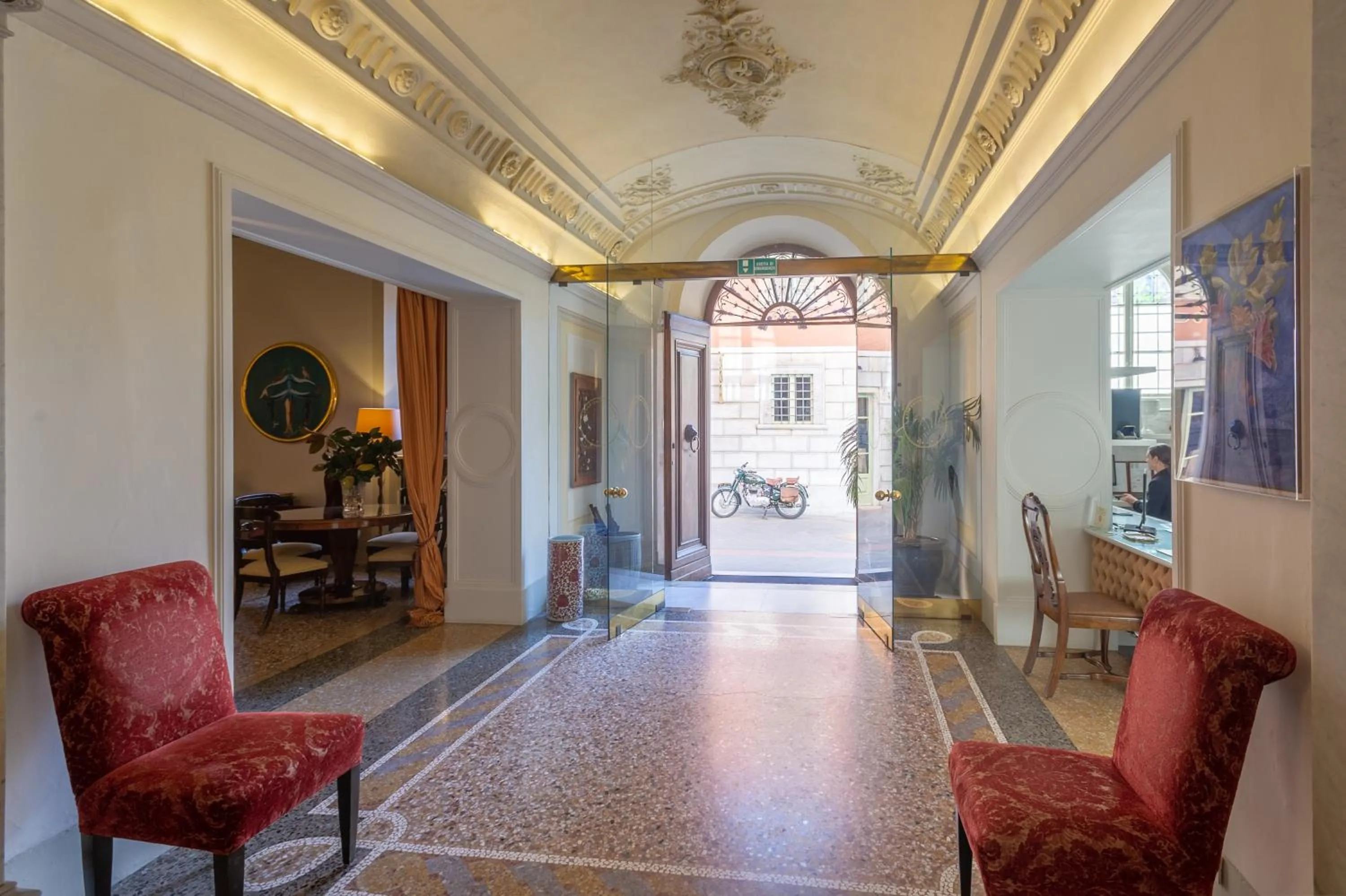 Lobby or reception in Albergo Pietrasanta