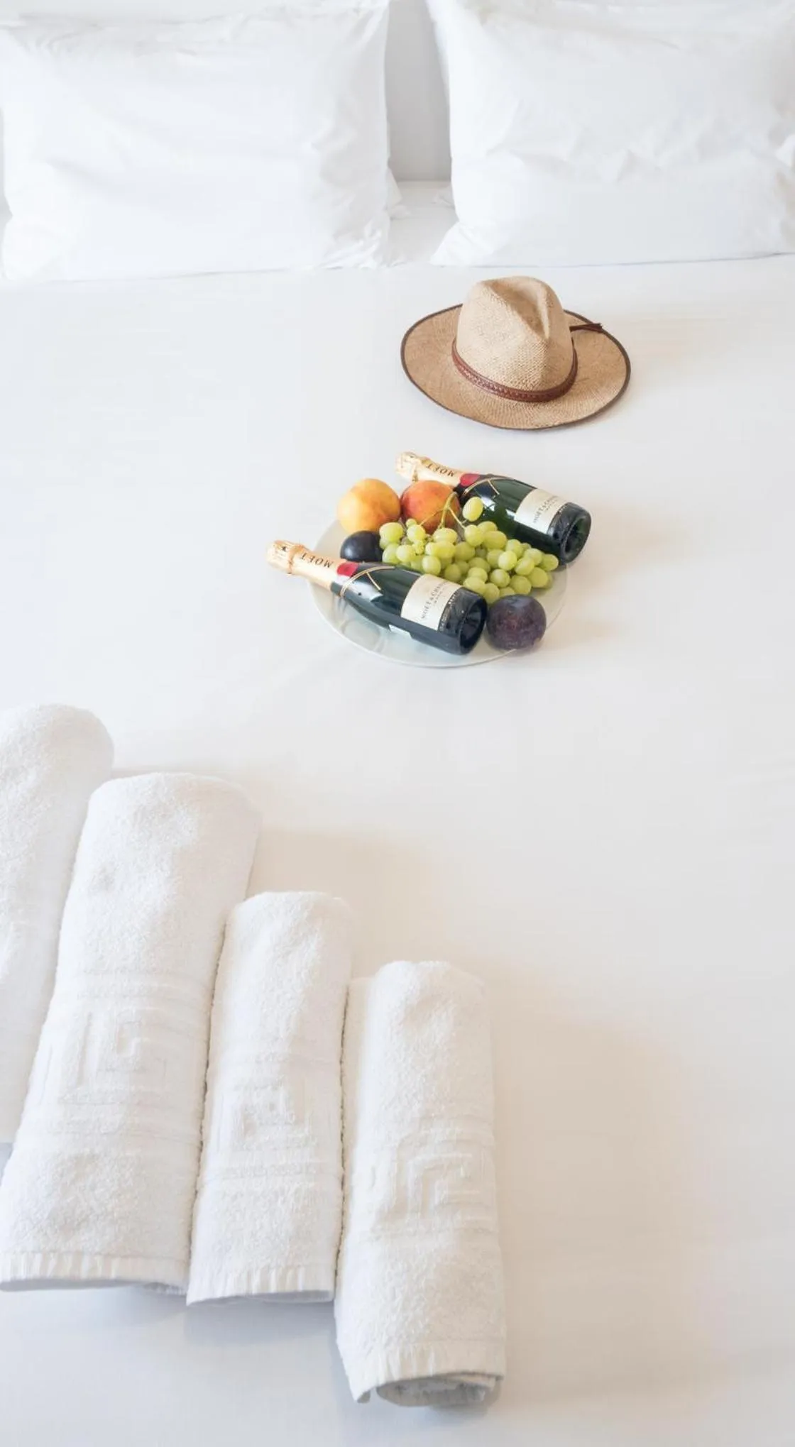 Food and drinks, Bed in Ifestia Hotel