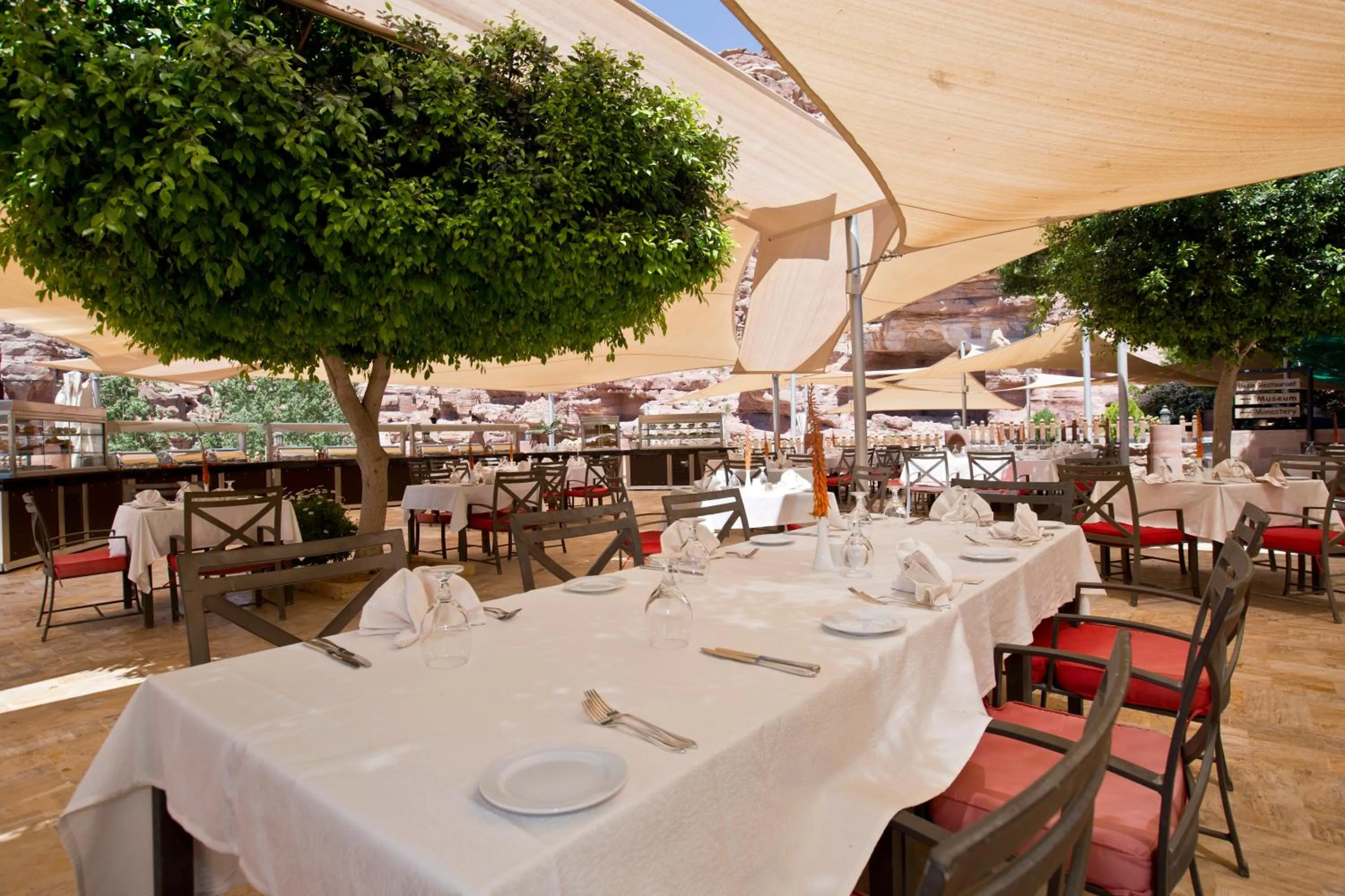 Restaurant/places to eat in Petra Guest House Hotel