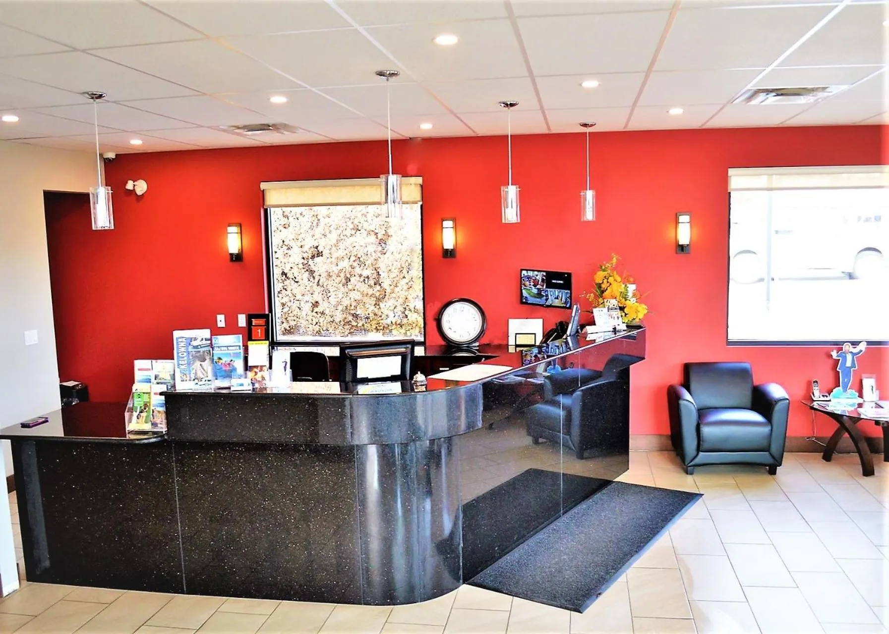 Lobby or reception in Super 8 by Wyndham Kelowna BC