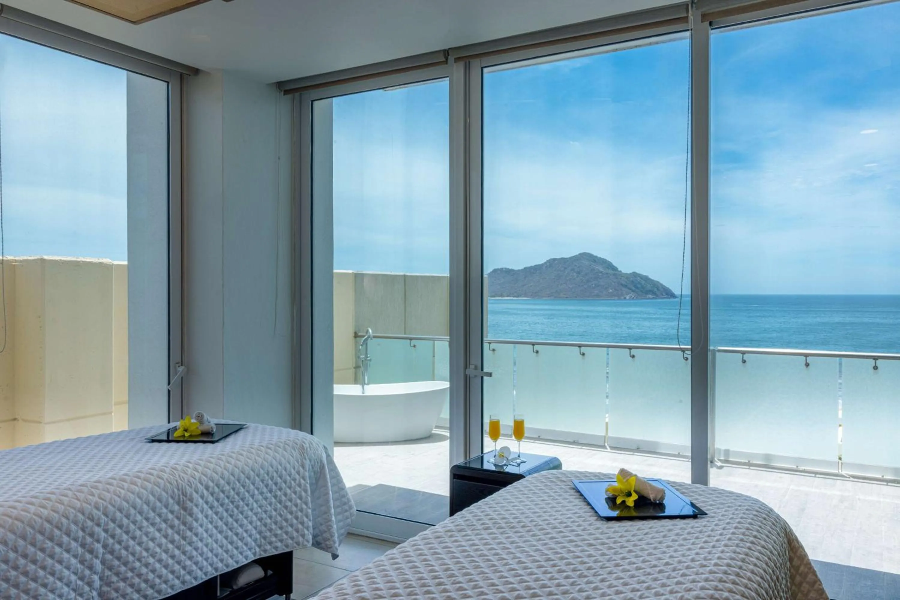 Spa and wellness centre/facilities, Bed in DoubleTree by Hilton Mazatlan, SIN