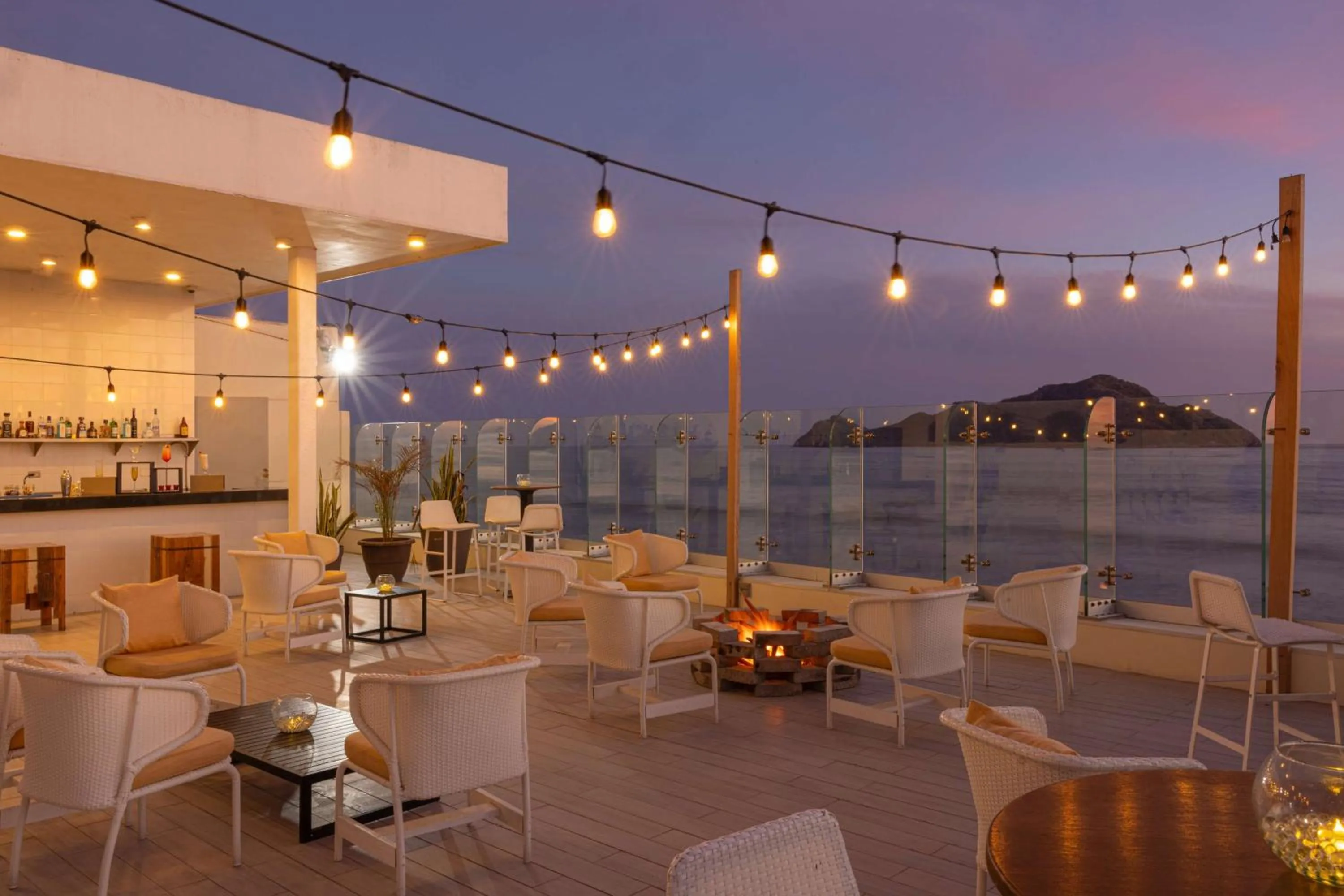 Lounge or bar in DoubleTree by Hilton Mazatlan, SIN