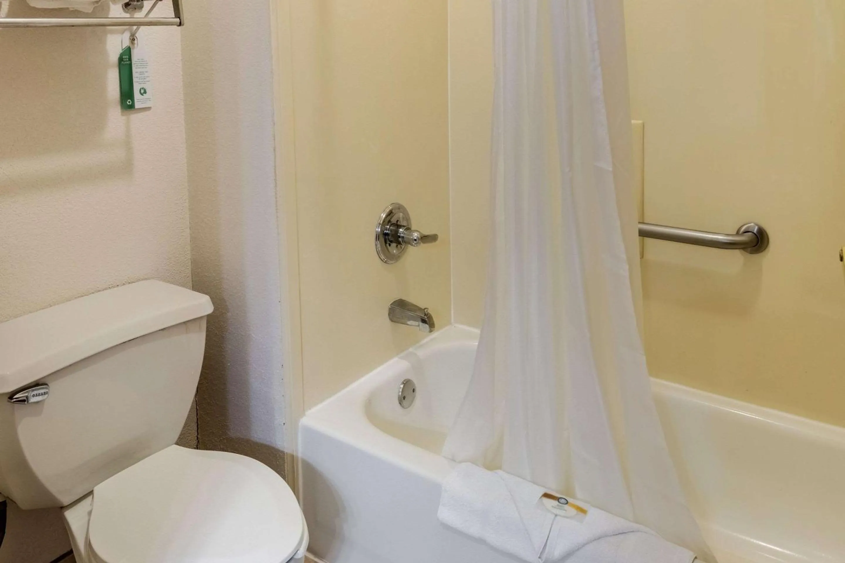 Bathroom in Quality Suites Burleson - Ft Worth