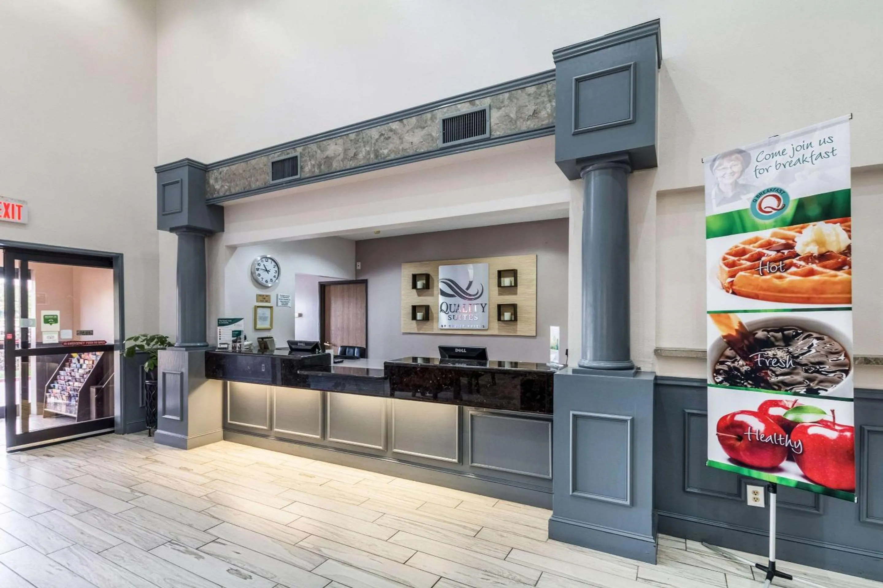 Lobby or reception in Quality Suites Burleson - Ft Worth