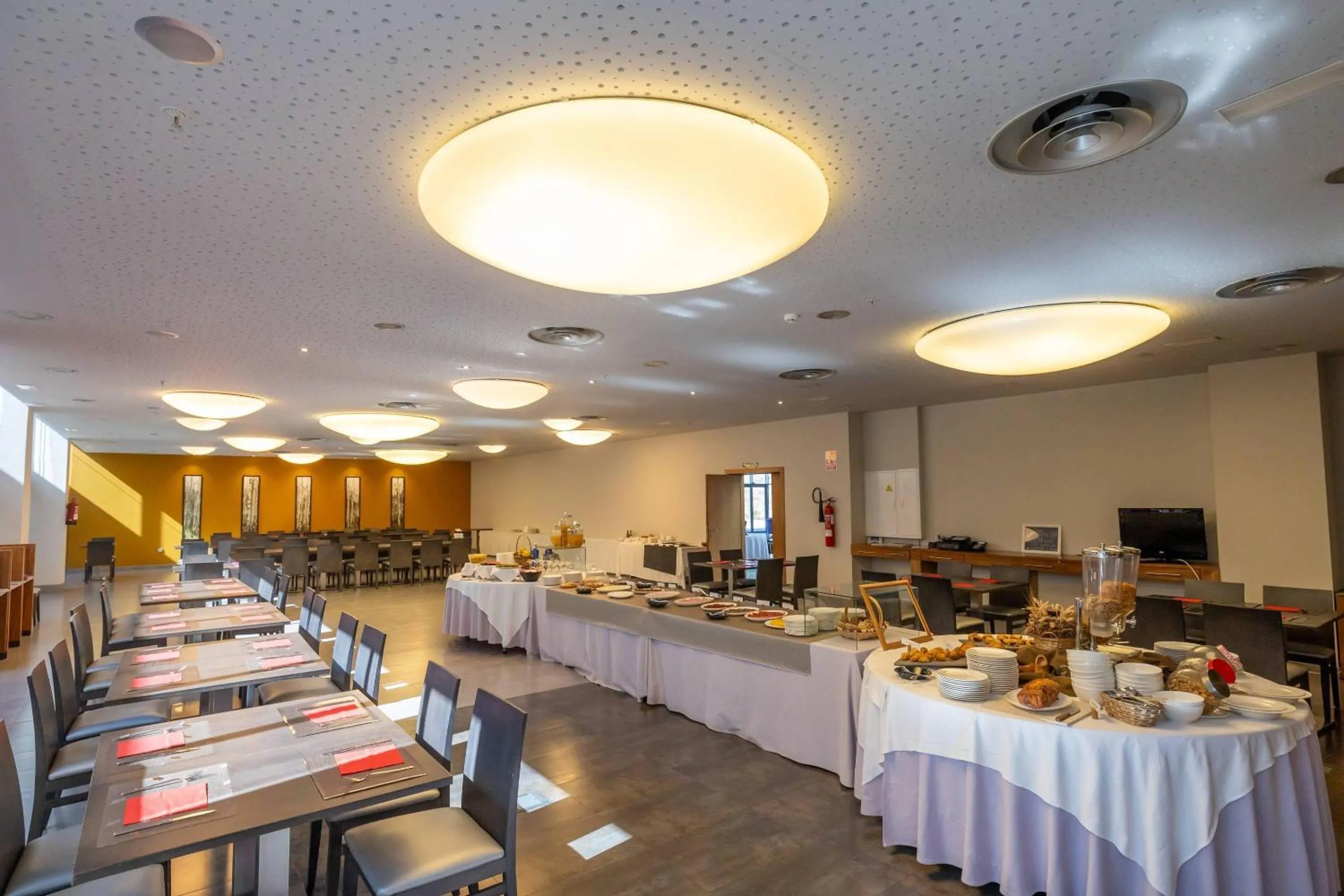 Breakfast in Hotel Ciudad de Ponferrada, Ascend Hotel Collection
