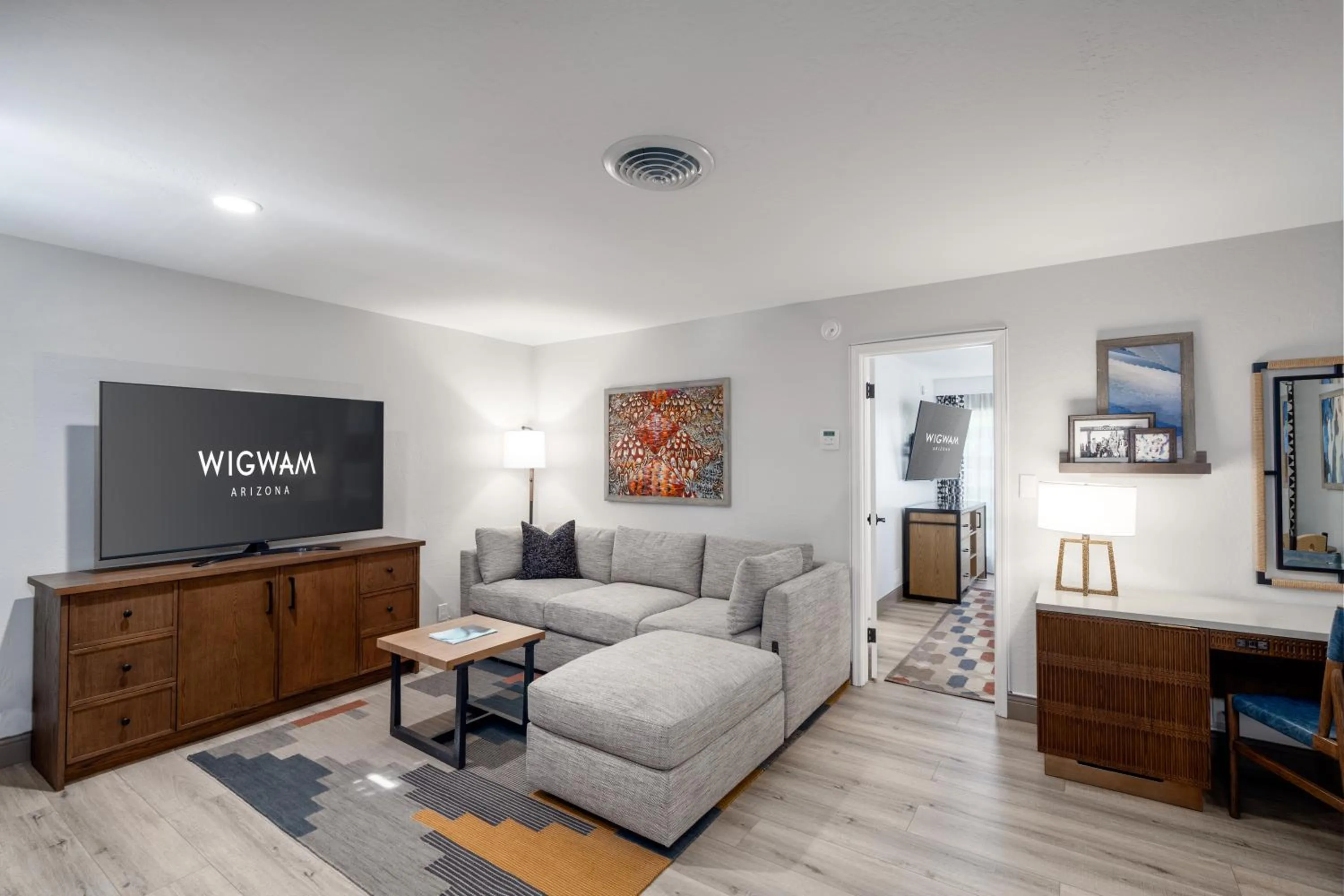 Living room, Bed in The Wigwam