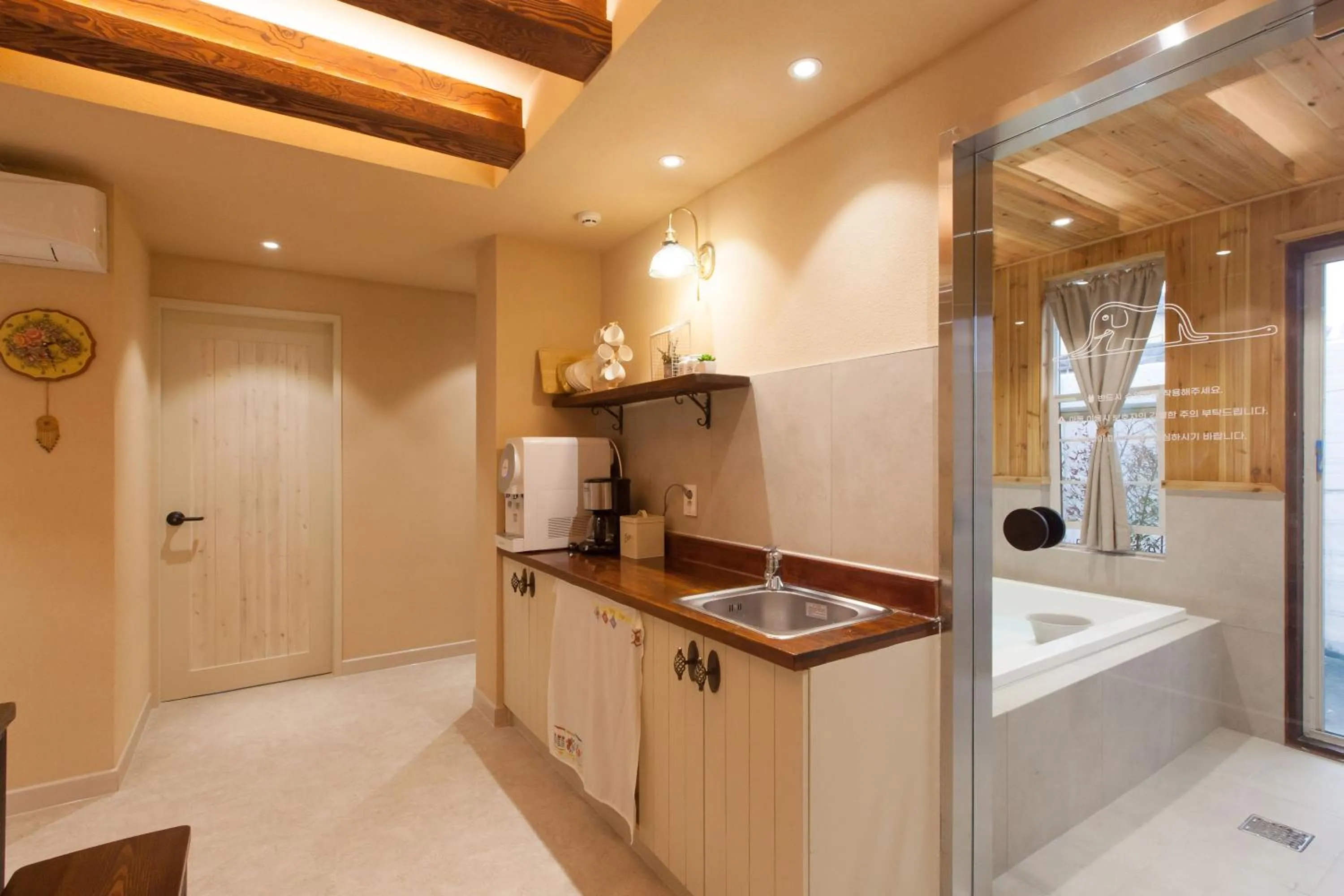 Kitchen or kitchenette in Jeonju Hanok Little Prince