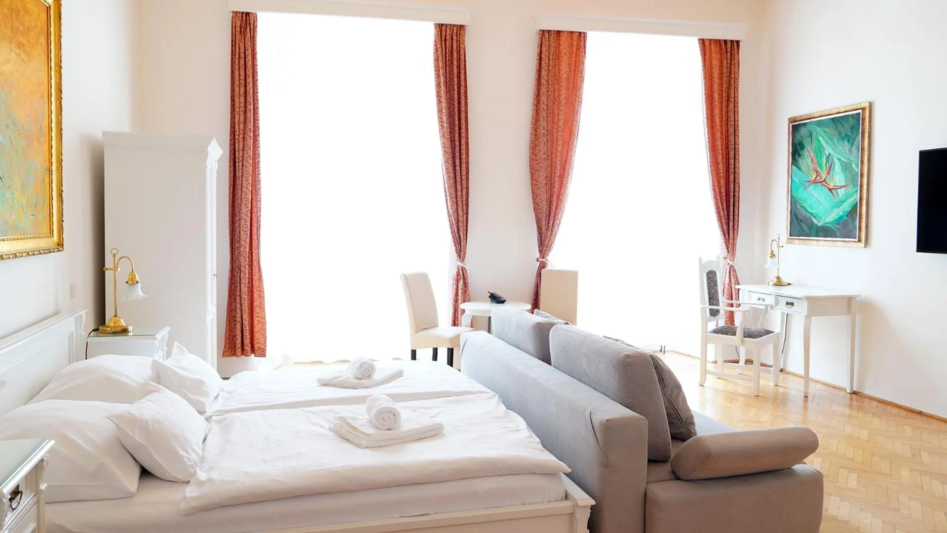 Bed in Hotel U Zlateho jelena