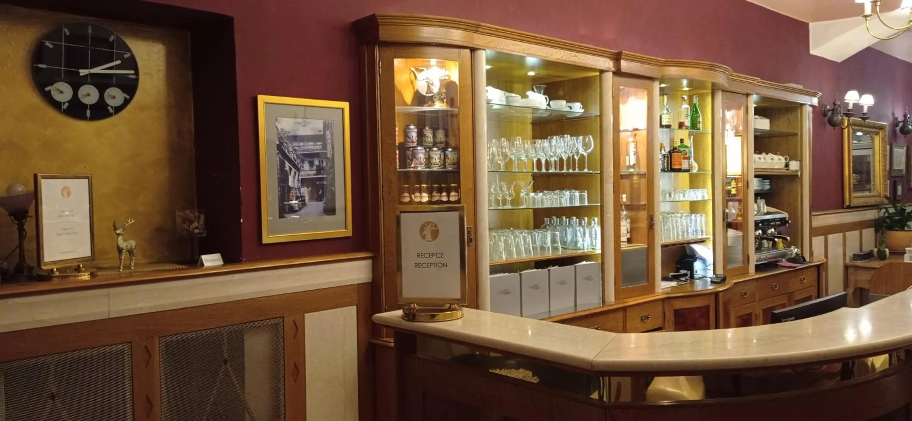 Lobby or reception in Hotel U Zlateho jelena