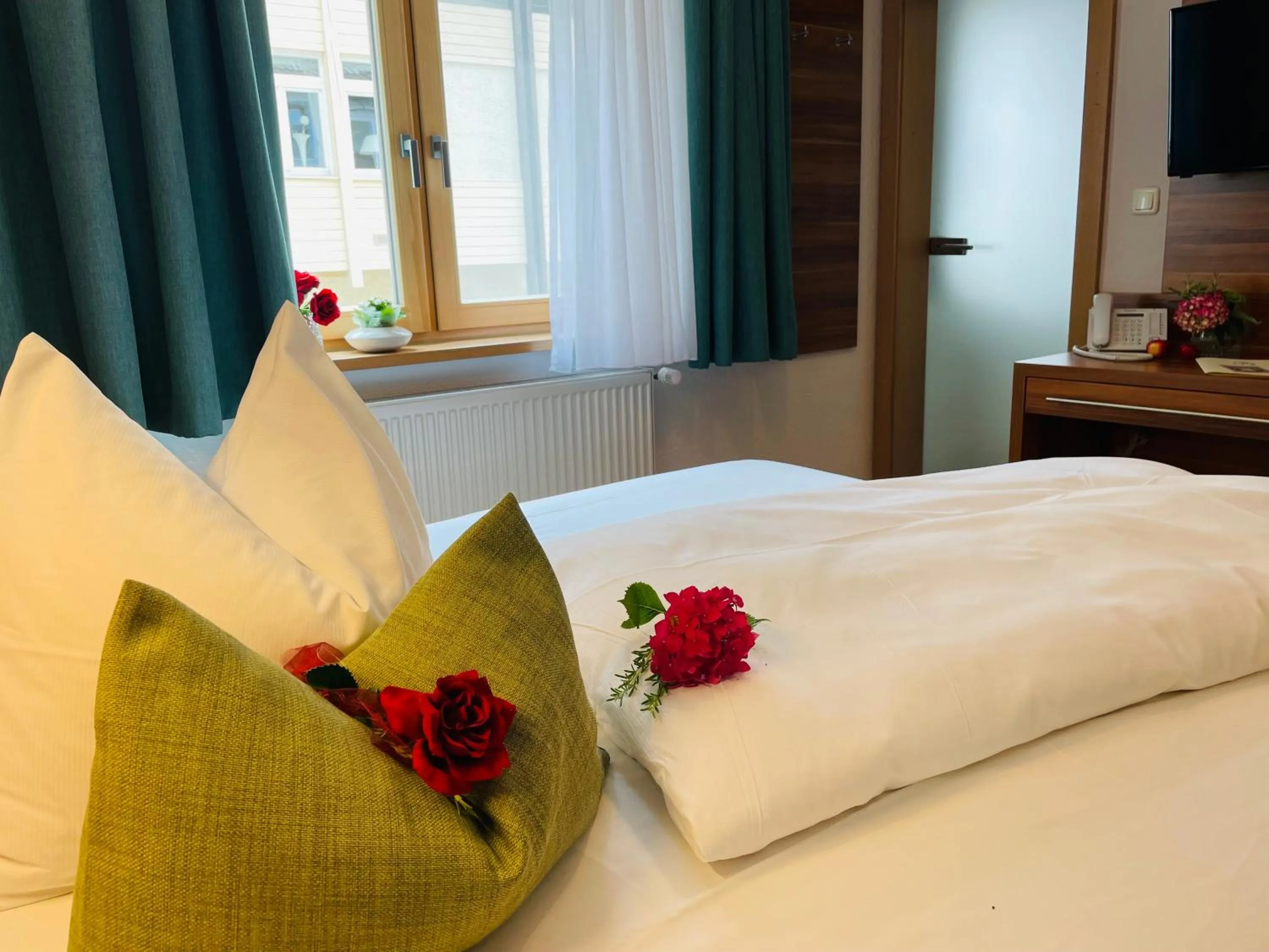 Bed in Hotel Burgwirt