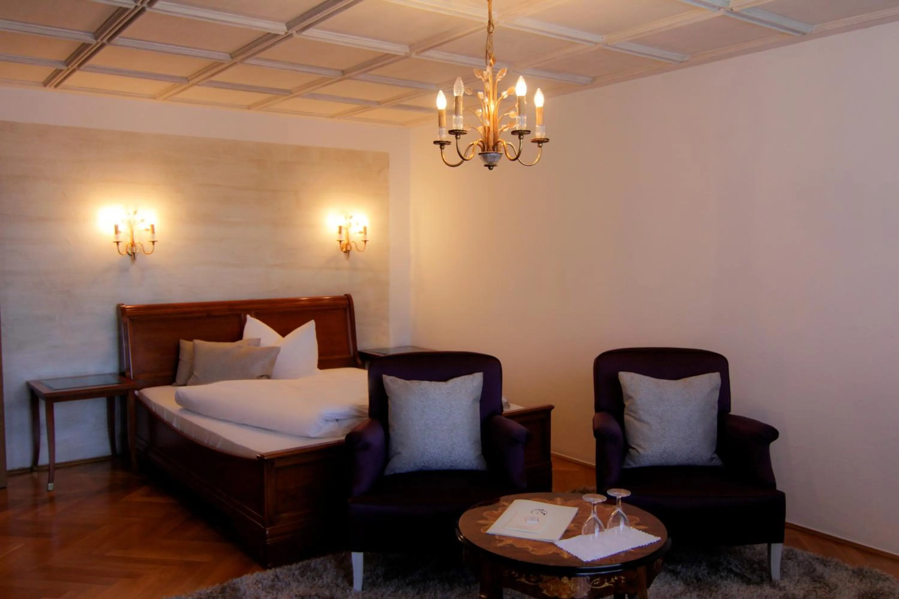 Bed in Hotel Burgwirt