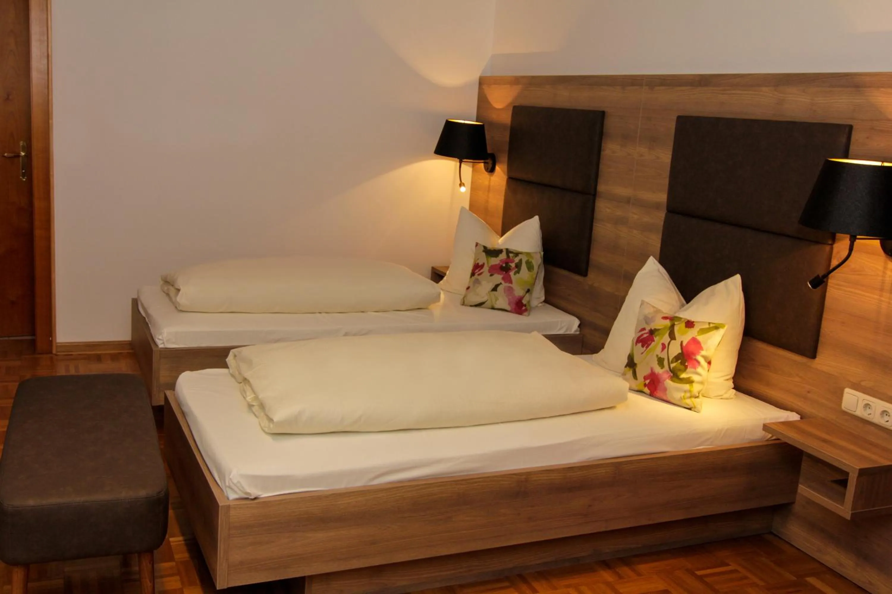 Bed in Hotel Burgwirt