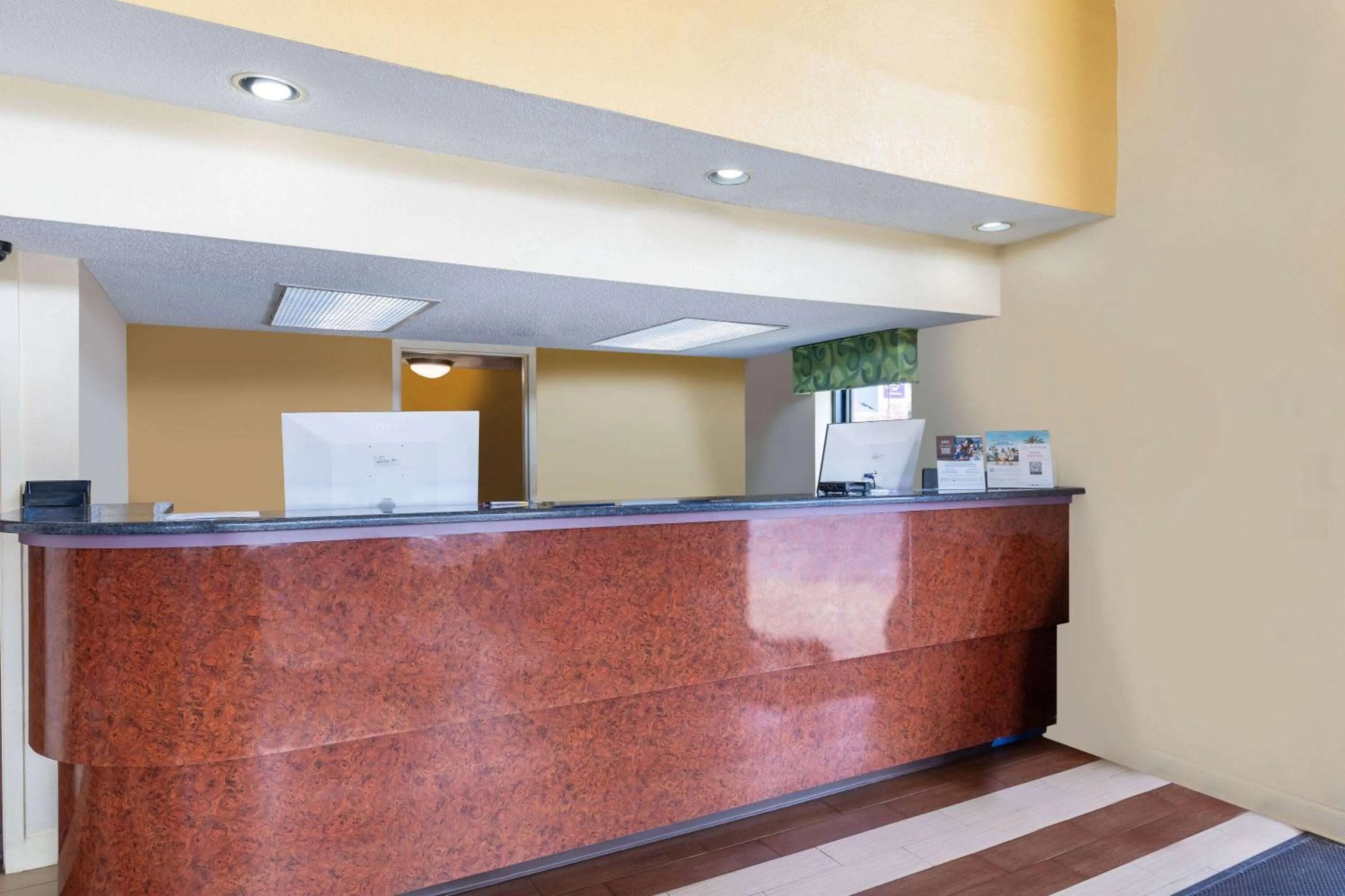 Lobby or reception in Days Inn by Wyndham Florence/I-95 North