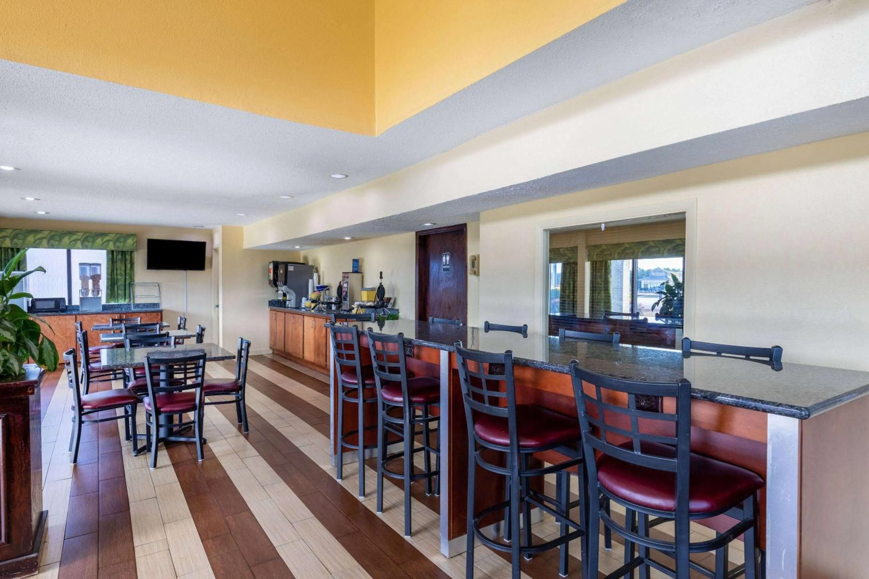 Breakfast in Days Inn by Wyndham Florence/I-95 North