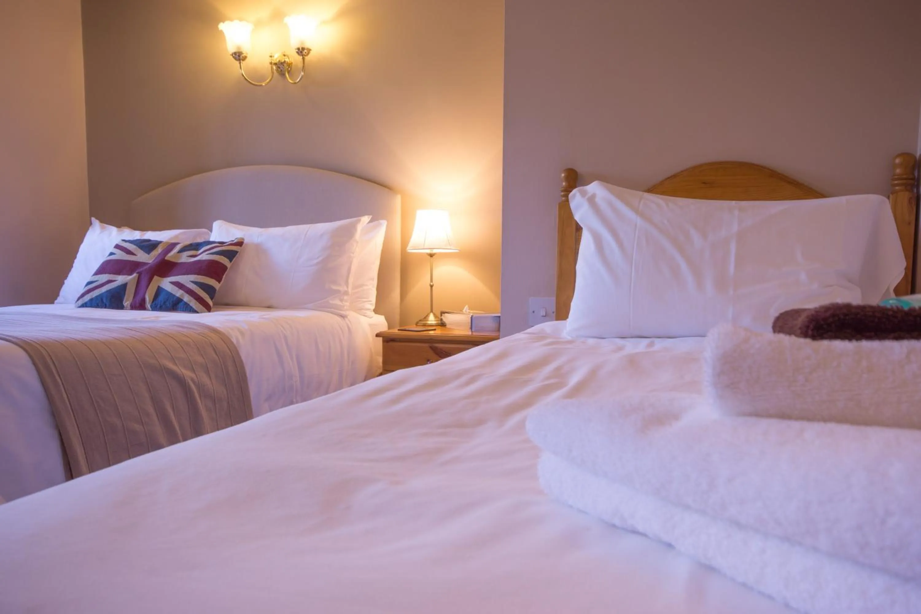 Bedroom, Bed in Yorkshire Bridge Inn
