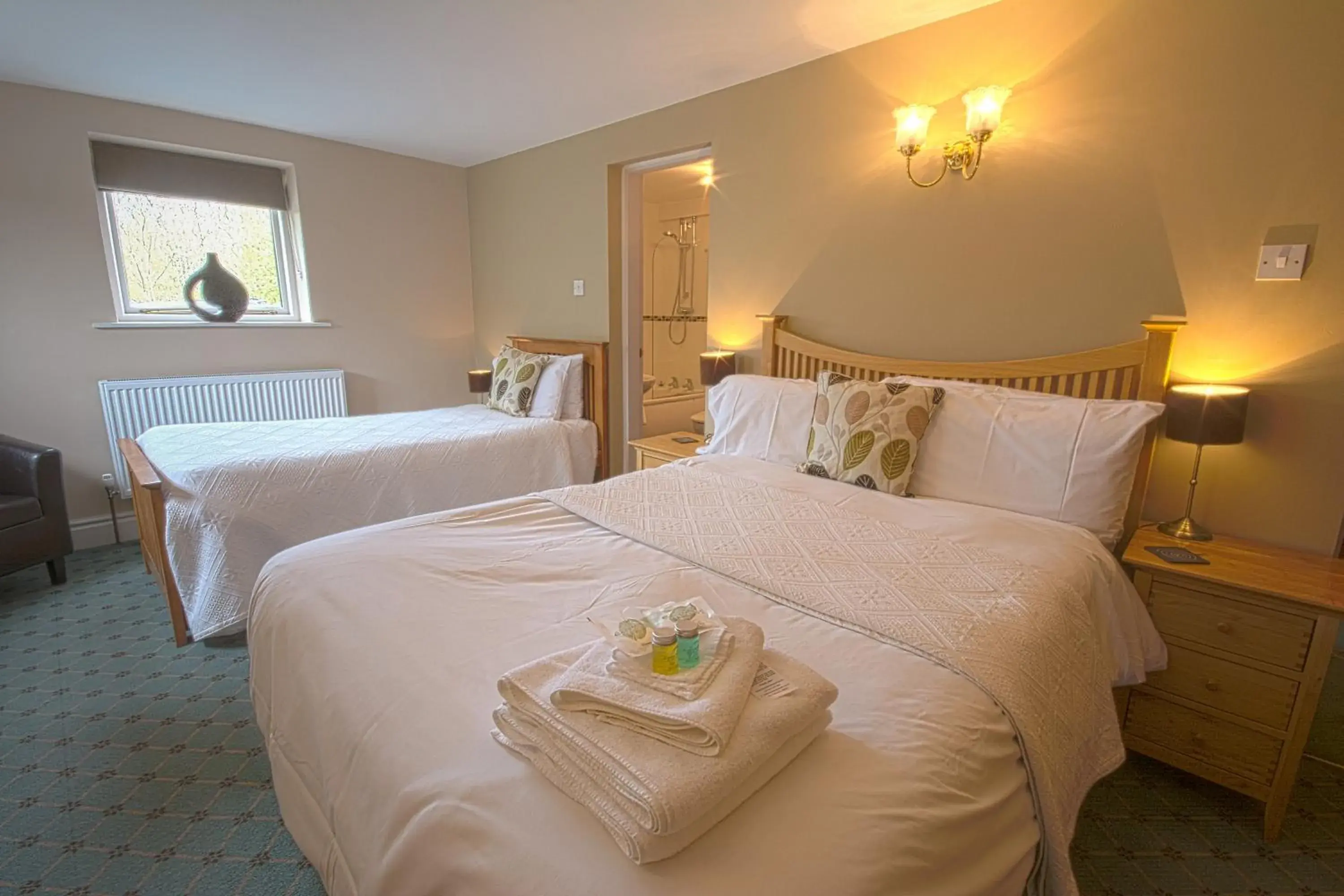 Double or Twin with Private Bathroom - single occupancy in Yorkshire Bridge Inn Double or Twin with Private Bathroom - single occupancy in Yorkshire Bridge Inn