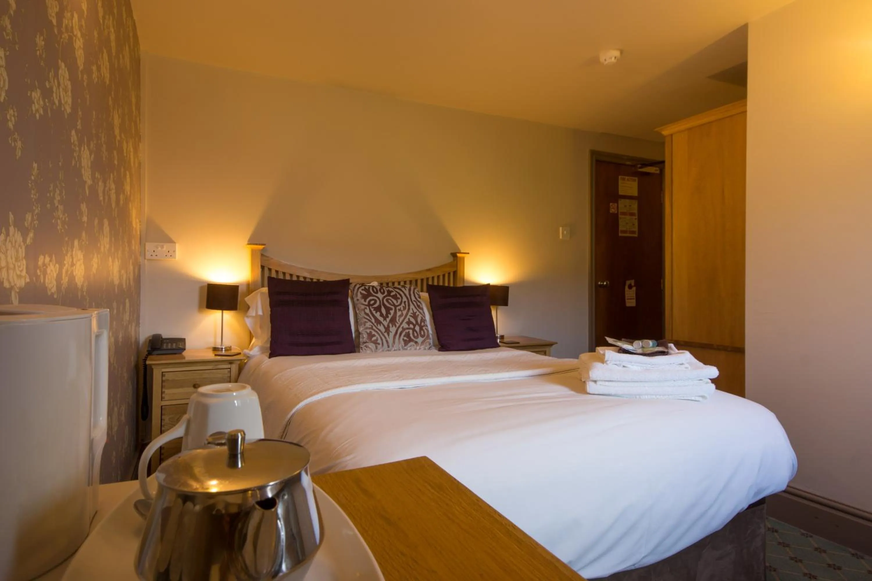 Bedroom, Bed in Yorkshire Bridge Inn