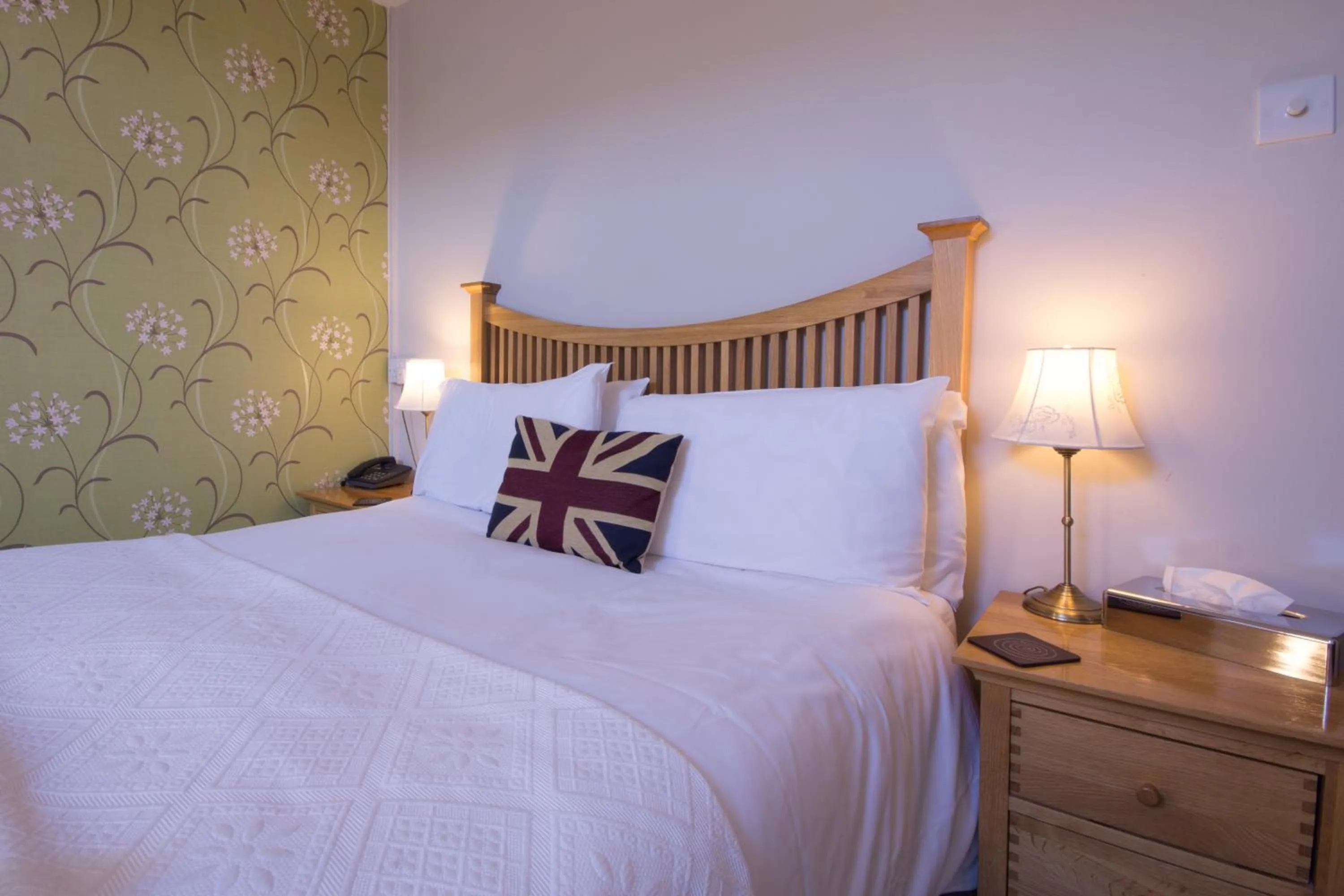 Bedroom, Bed in Yorkshire Bridge Inn