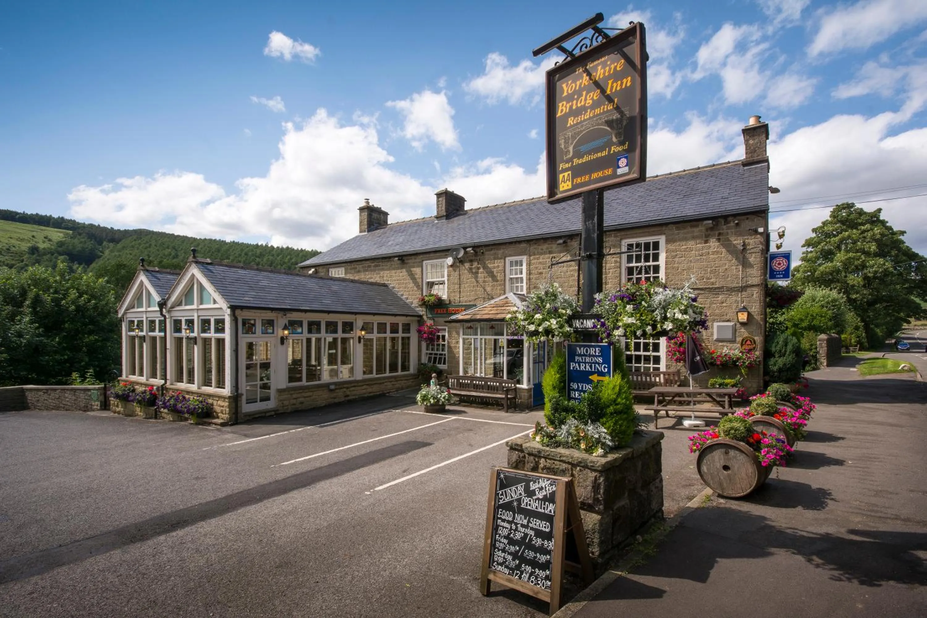 Property building in Yorkshire Bridge Inn