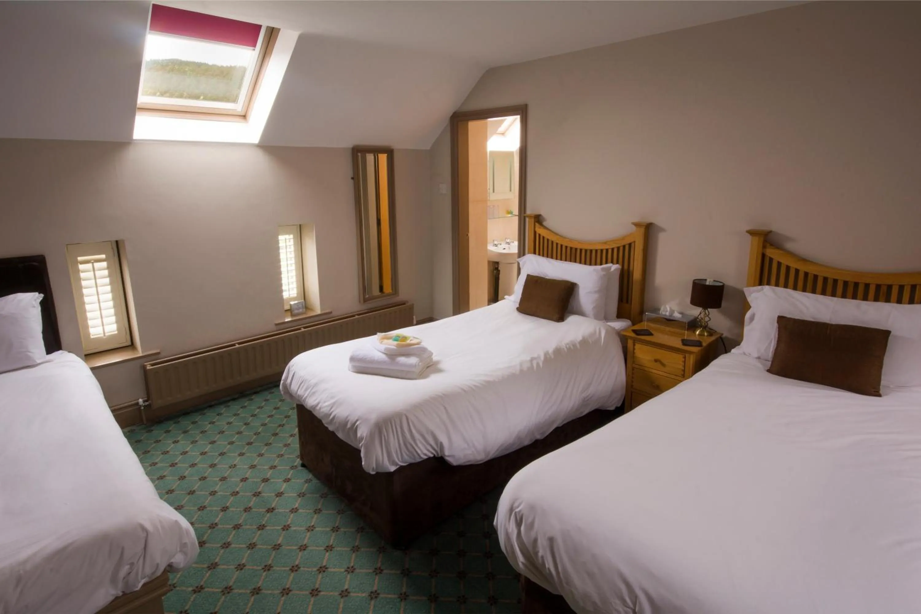 Bathroom, Bed in Yorkshire Bridge Inn