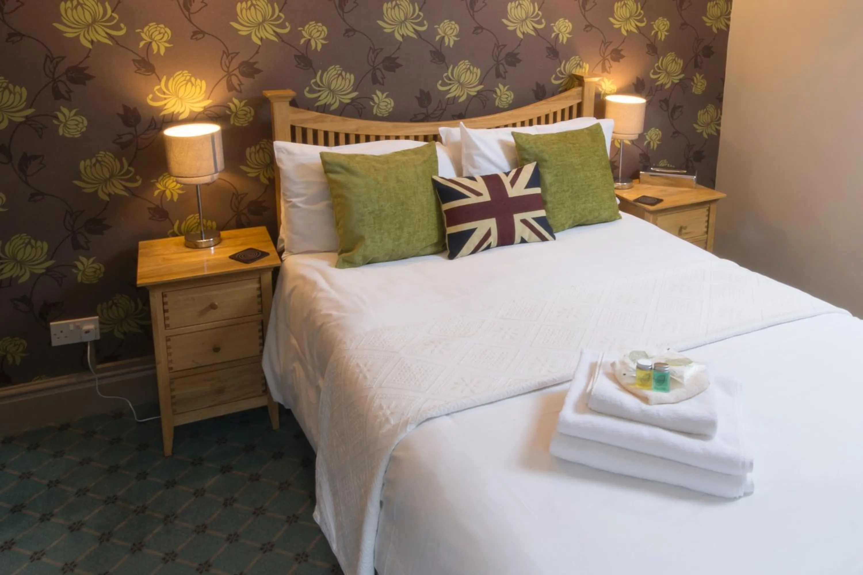 Bedroom, Bed in Yorkshire Bridge Inn