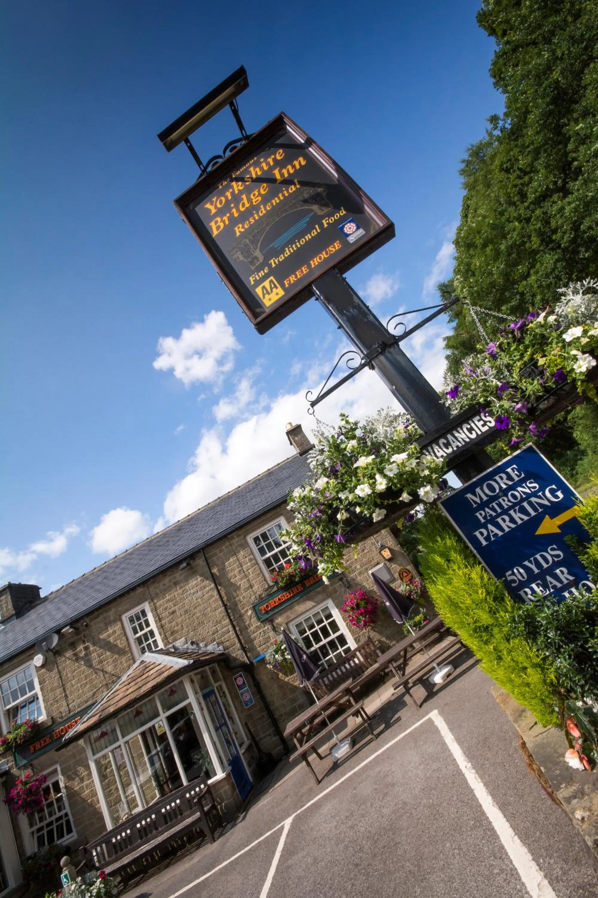 Facade/entrance in Yorkshire Bridge Inn