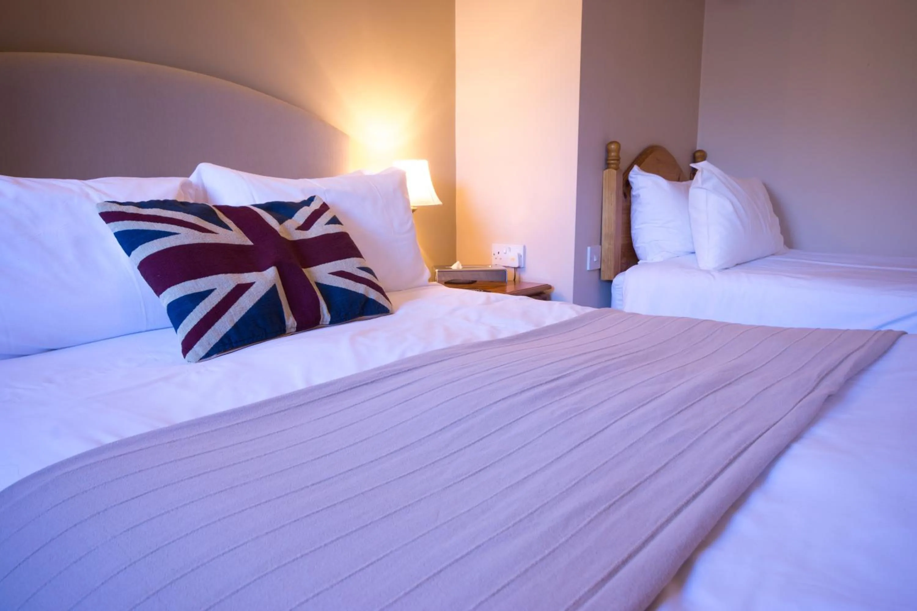 Bedroom, Bed in Yorkshire Bridge Inn