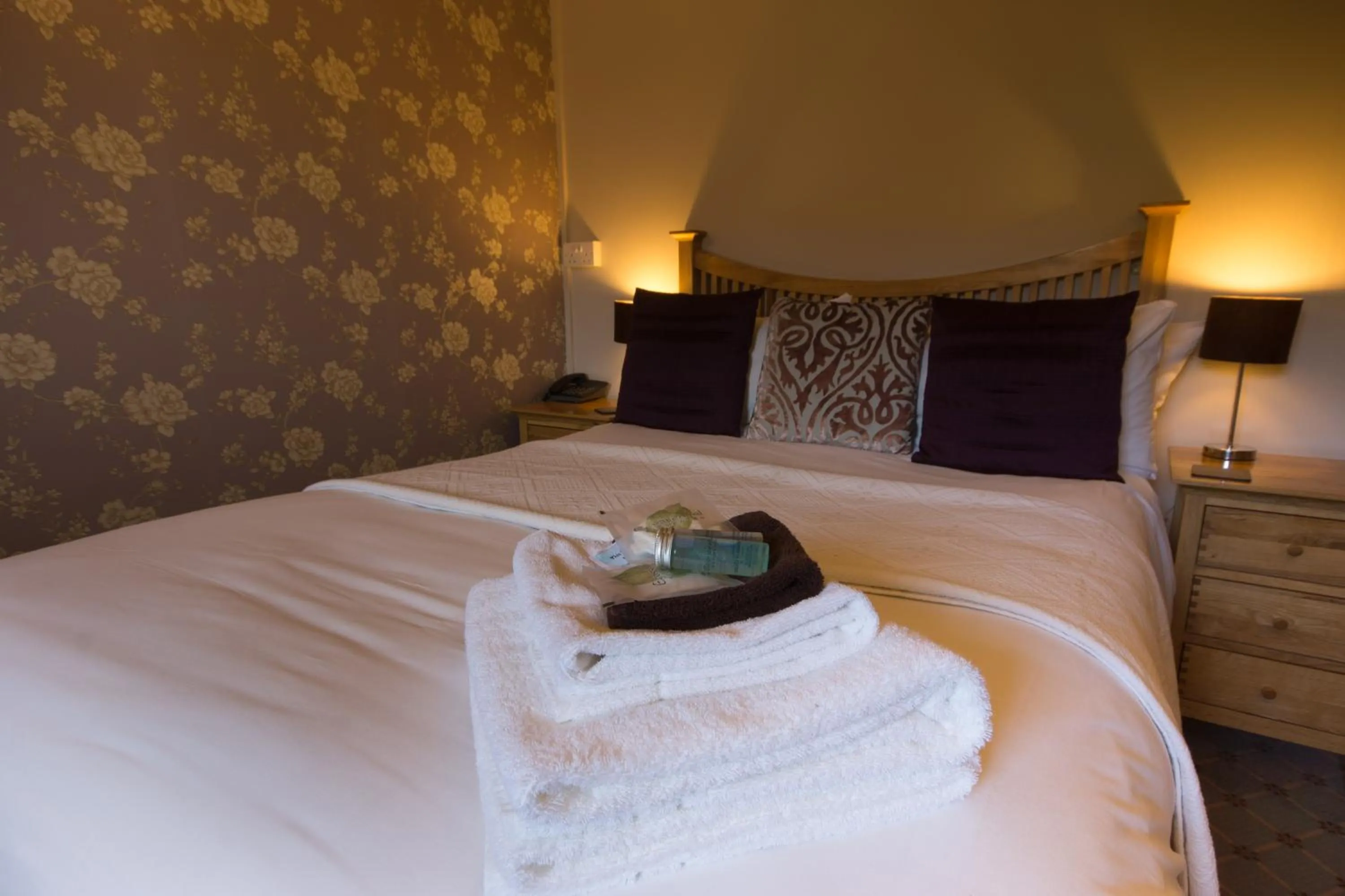 Bedroom, Bed in Yorkshire Bridge Inn