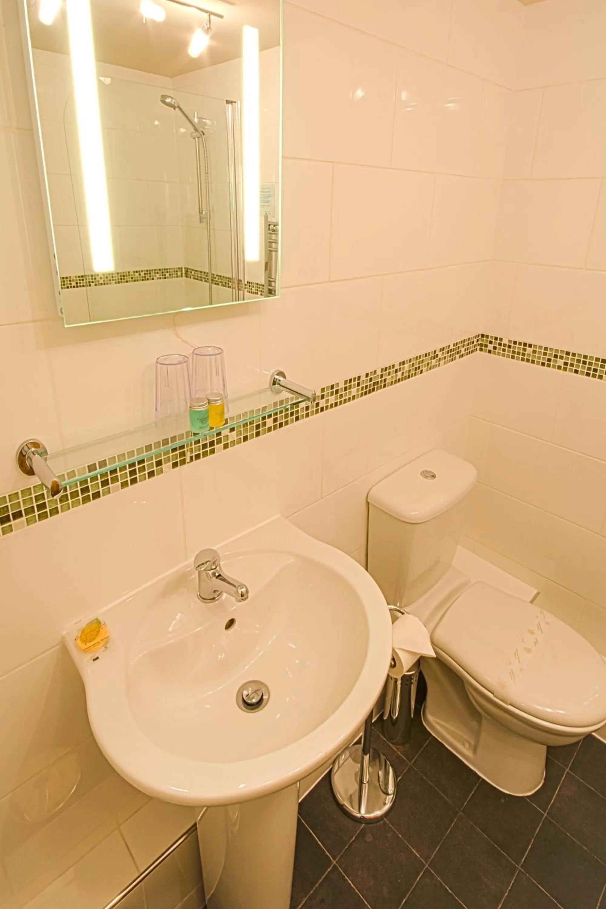 Bathroom in Yorkshire Bridge Inn