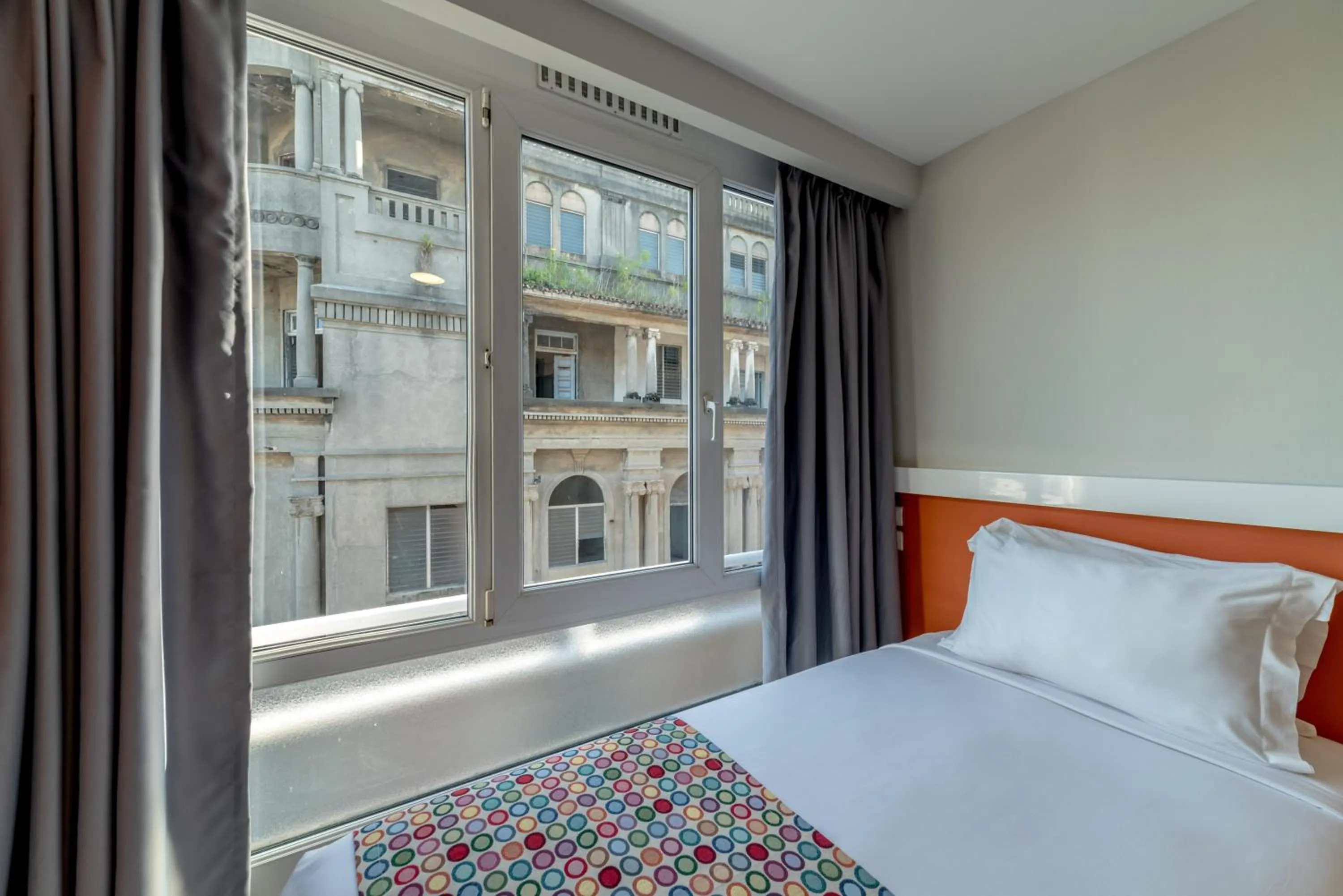 Photo of the whole room, Bed in Novus Plaza Hodelpa