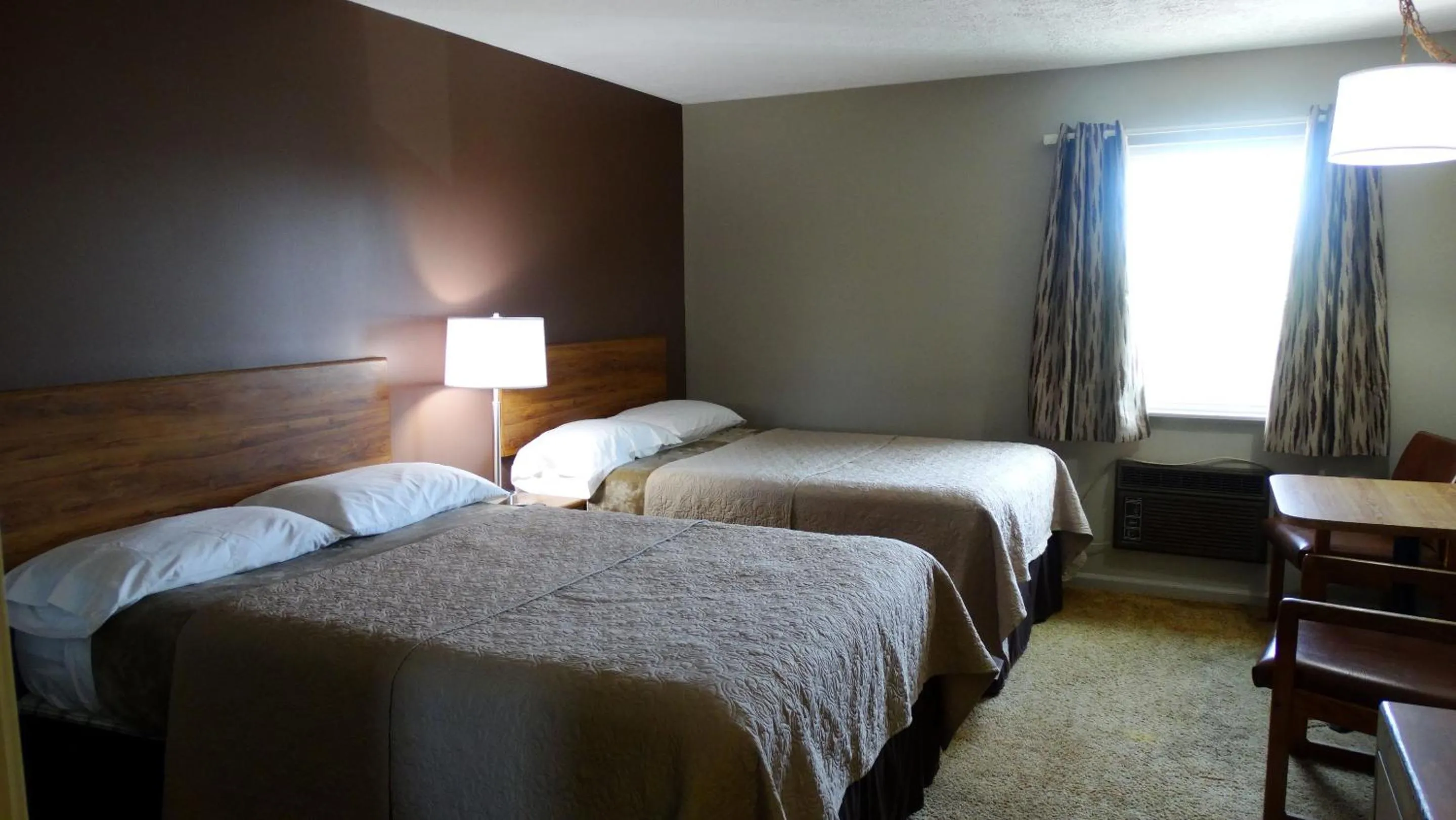 Bed in Attican Motel - Attica - Batavia - Warsaw - Darien Lake