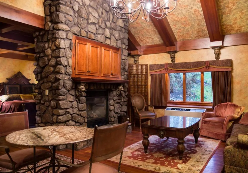 Landoll's Mohican Castle