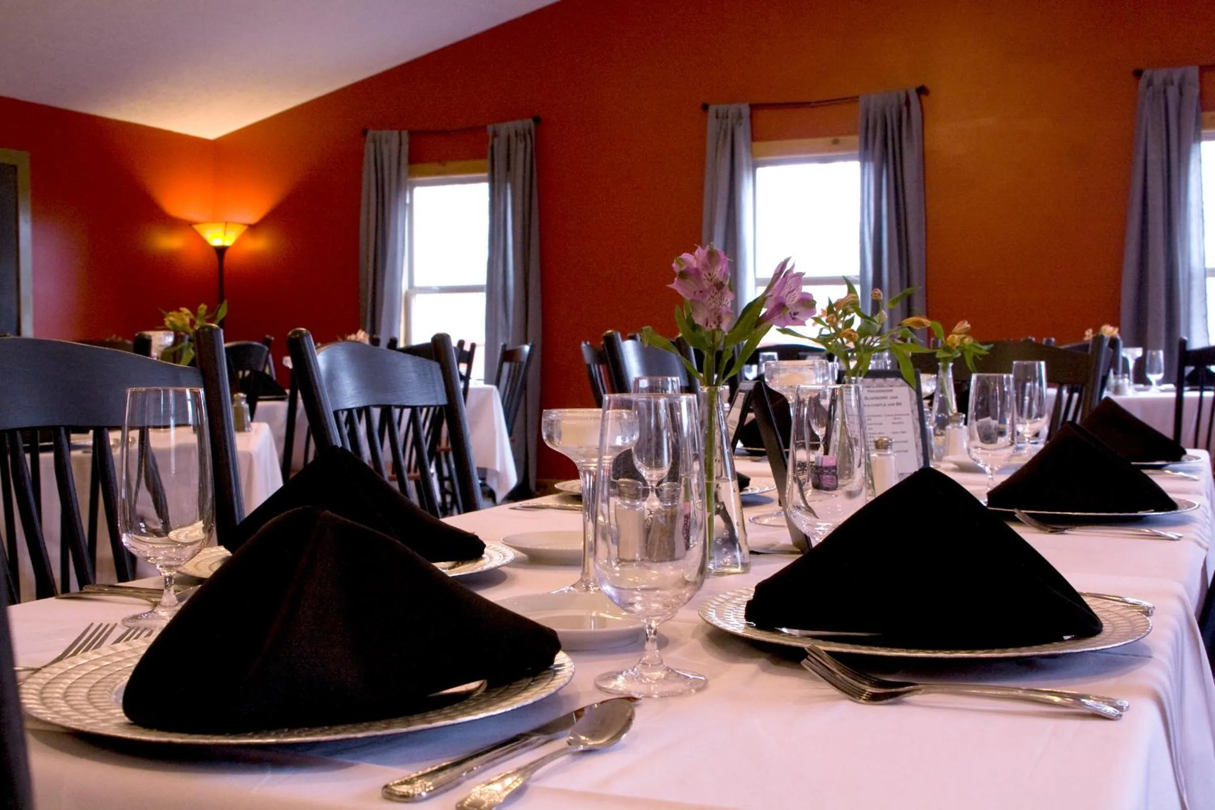 Restaurant/places to eat in Landoll's Mohican Castle