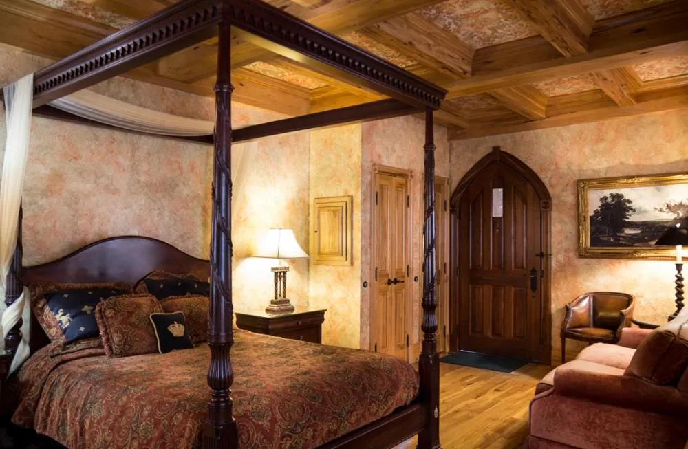 Bed in Landoll's Mohican Castle
