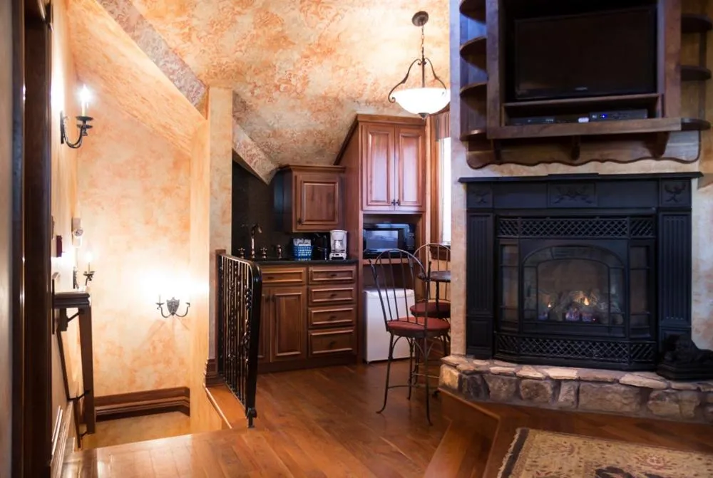 Landoll's Mohican Castle