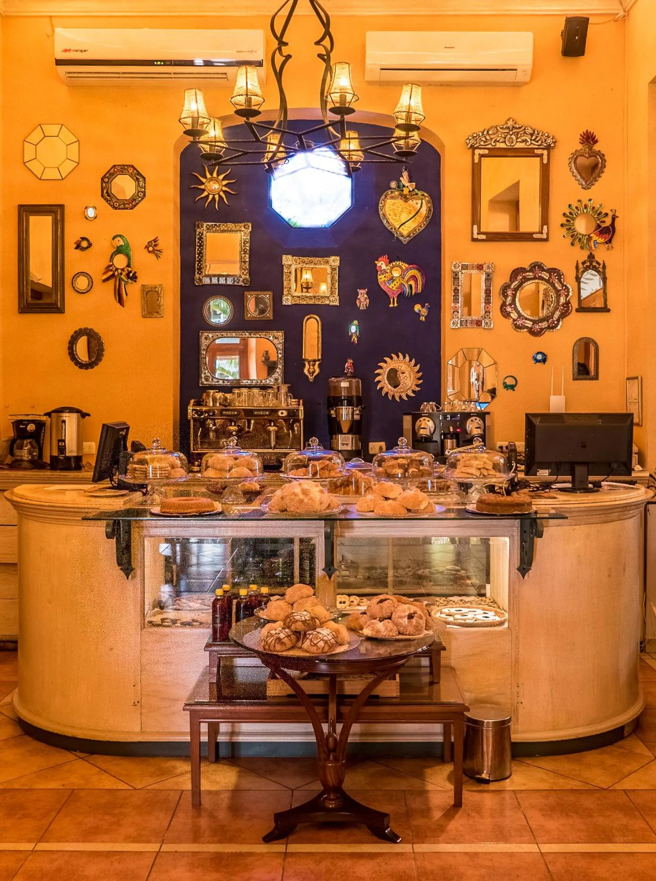 Coffee/tea facilities in Hotel Boutique Casa San Angel