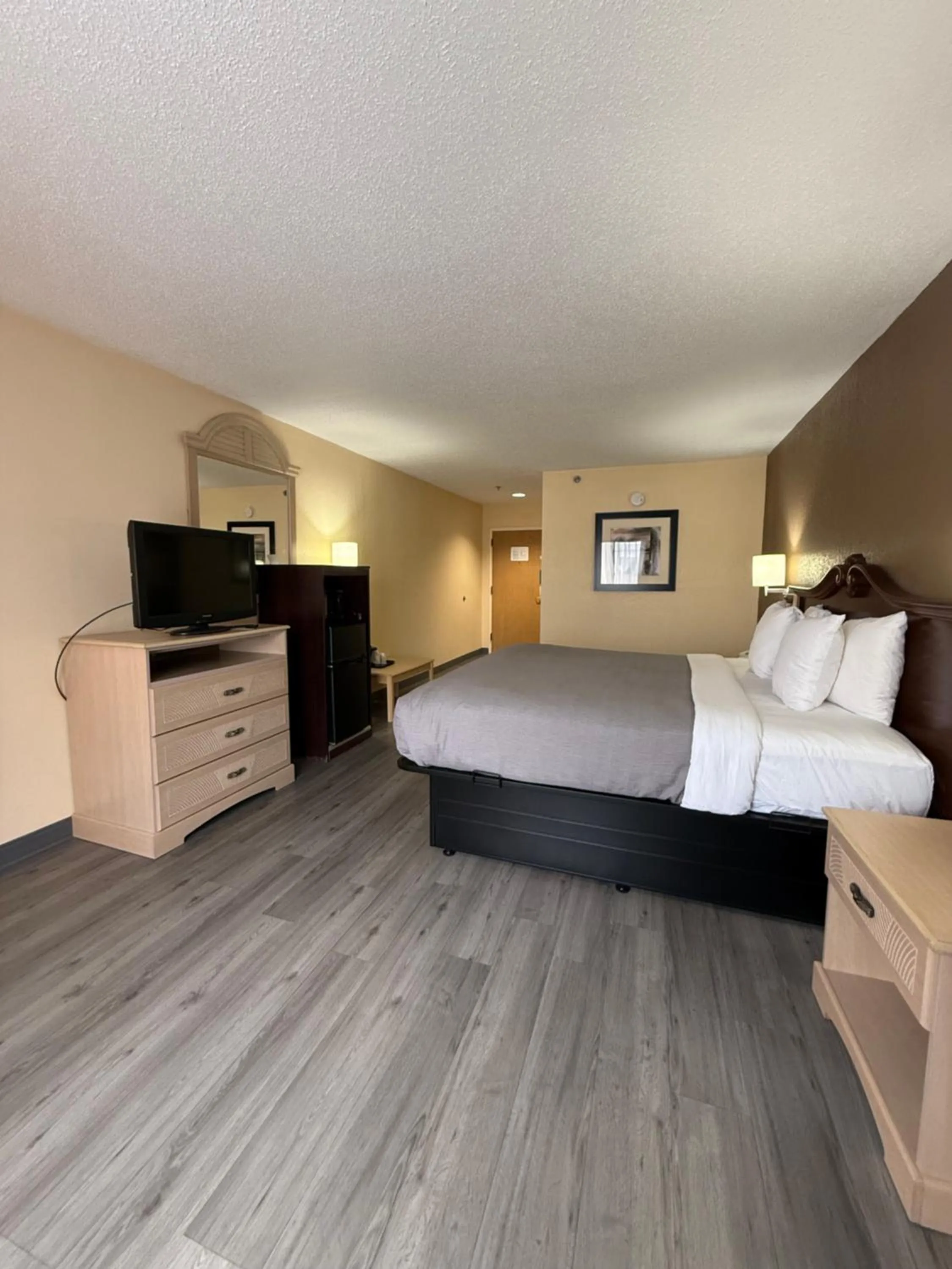 Photo of the whole room, Bed in Quality Inn & Suites Exmore - Eastern Shore