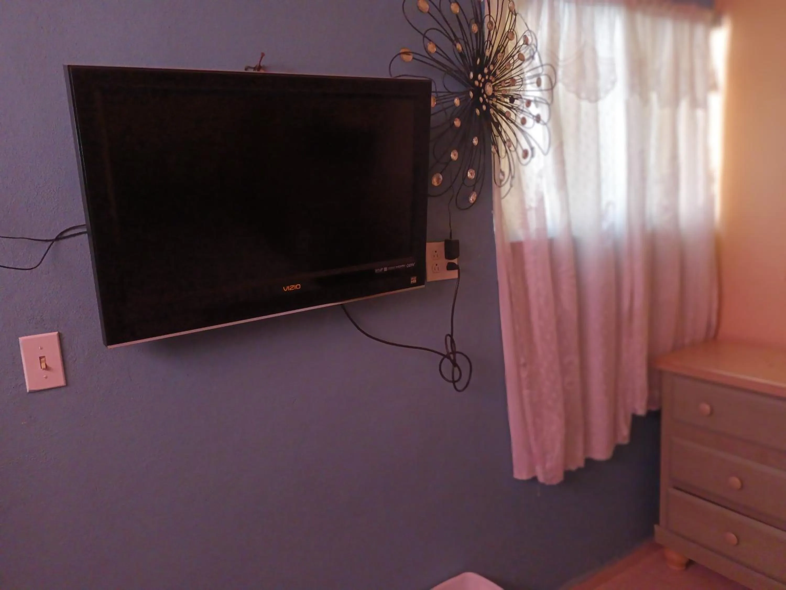 TV and multimedia in Hospedaje Barato Mi Casita de Colores