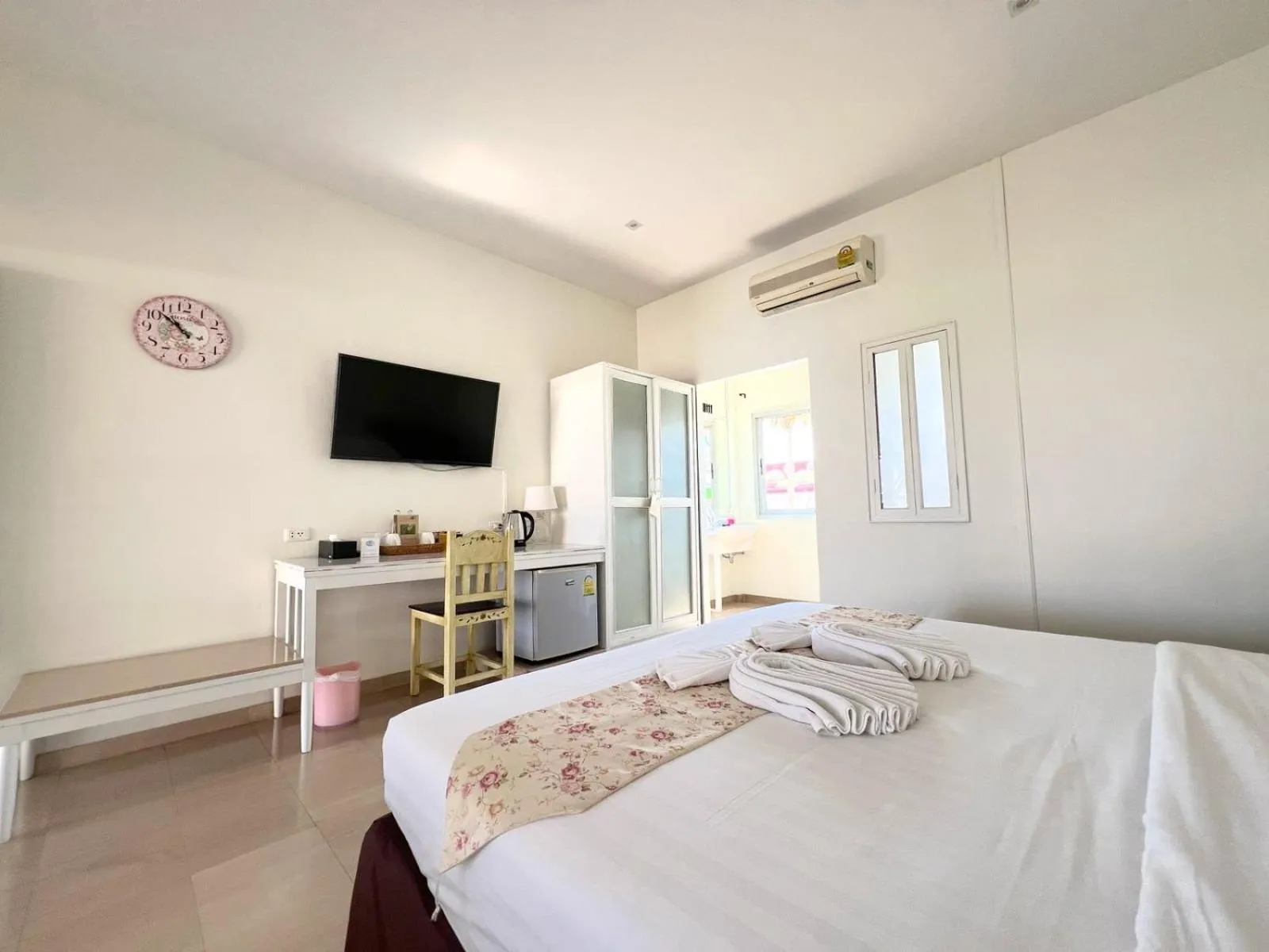 Communal lounge/ TV room in 3B Boutique Hotel