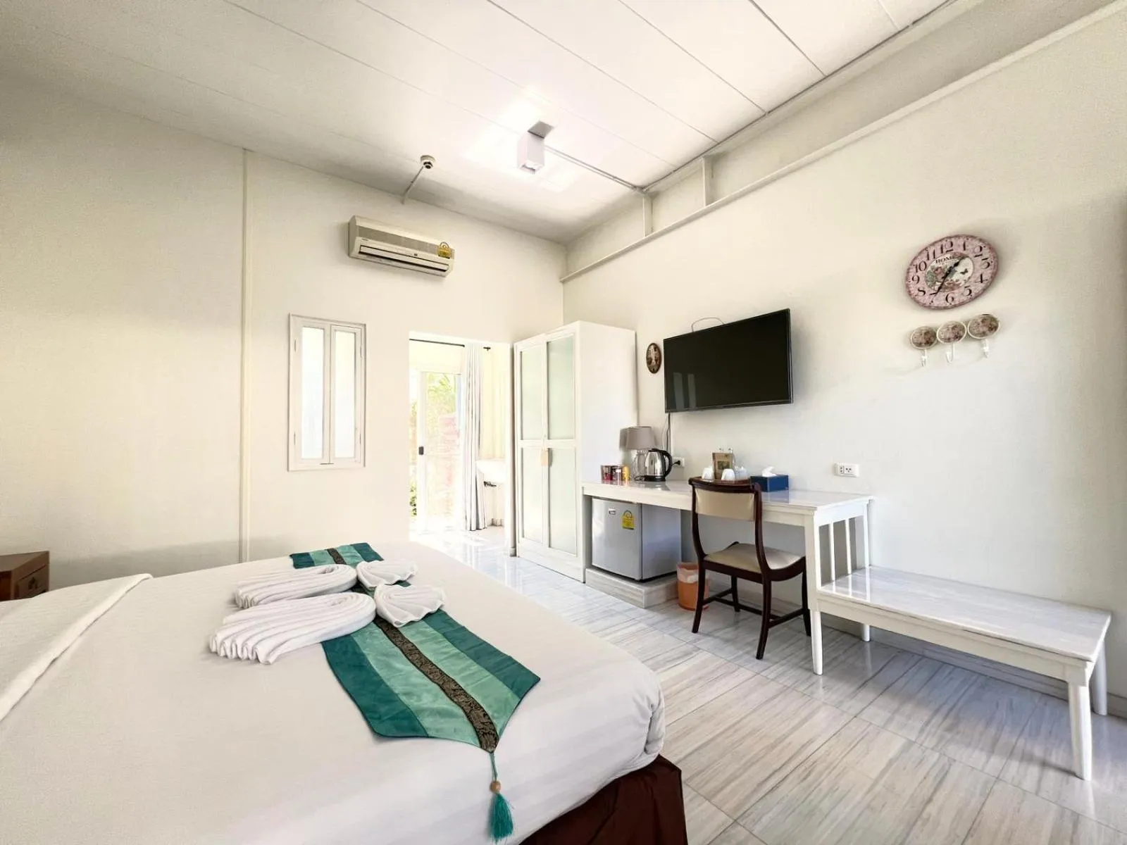 Communal lounge/ TV room in 3B Boutique Hotel