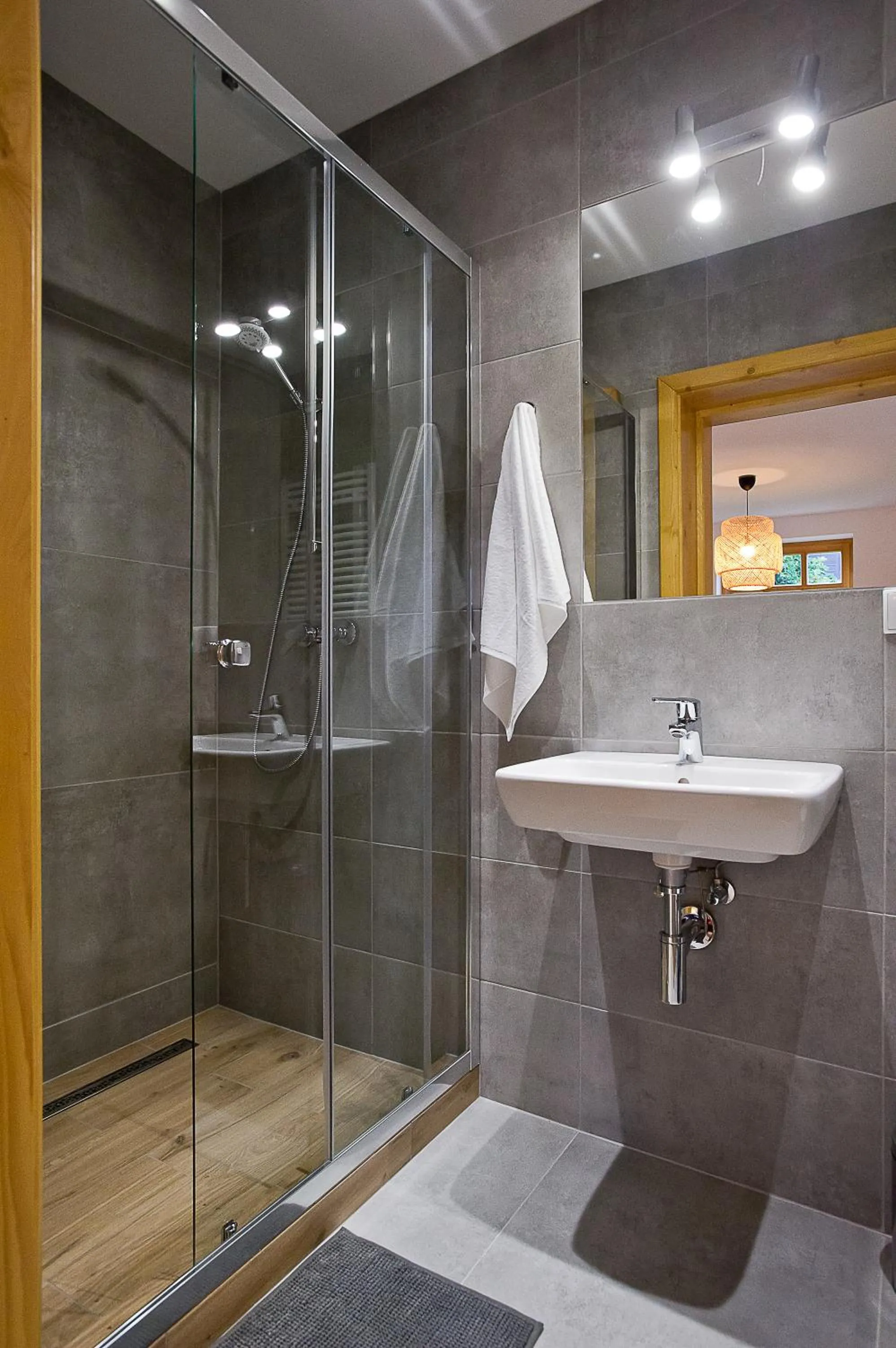 Shower in Apartamenty Chabrów 4, Dom 2 Apartamenty