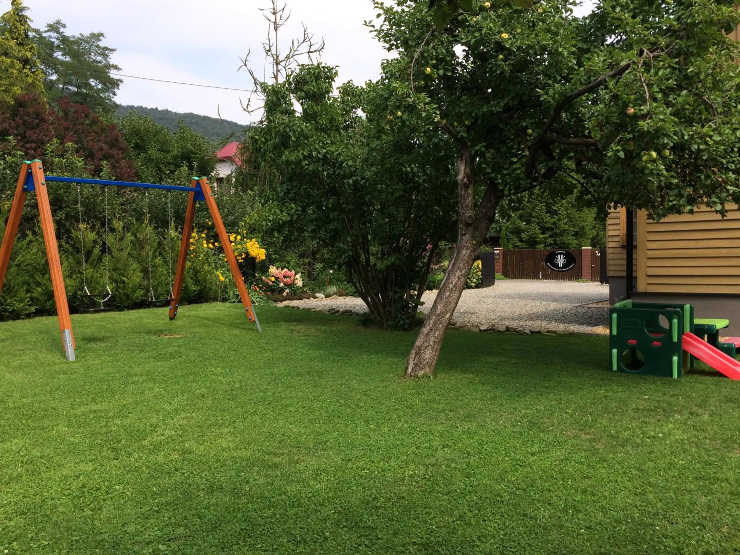 Children play ground in Apartamenty Chabrów 4, Dom 2 Apartamenty