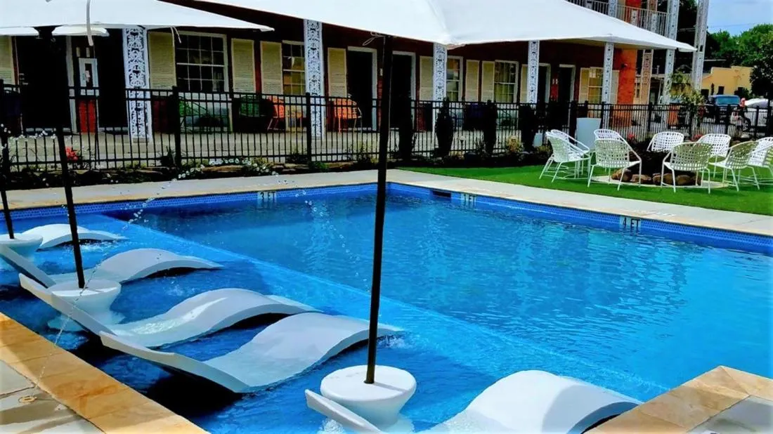 Swimming pool in The Fredonia Hotel