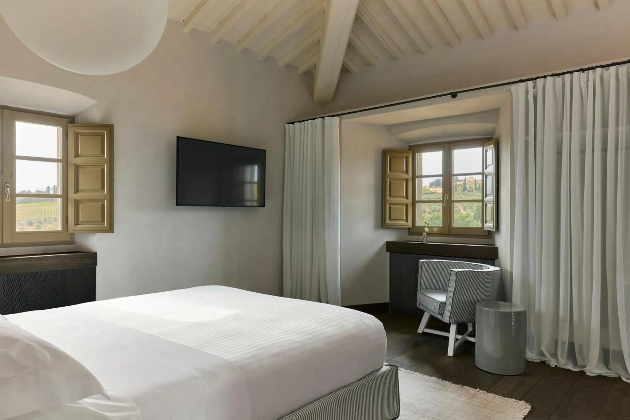 Photo of the whole room, Bed in COMO Castello Del Nero