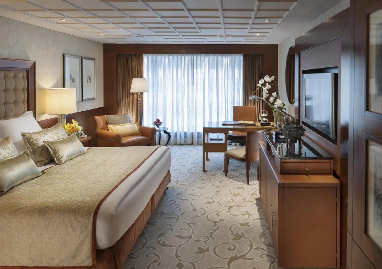 Bedroom, Bed in Mandarin Oriental, Hong Kong