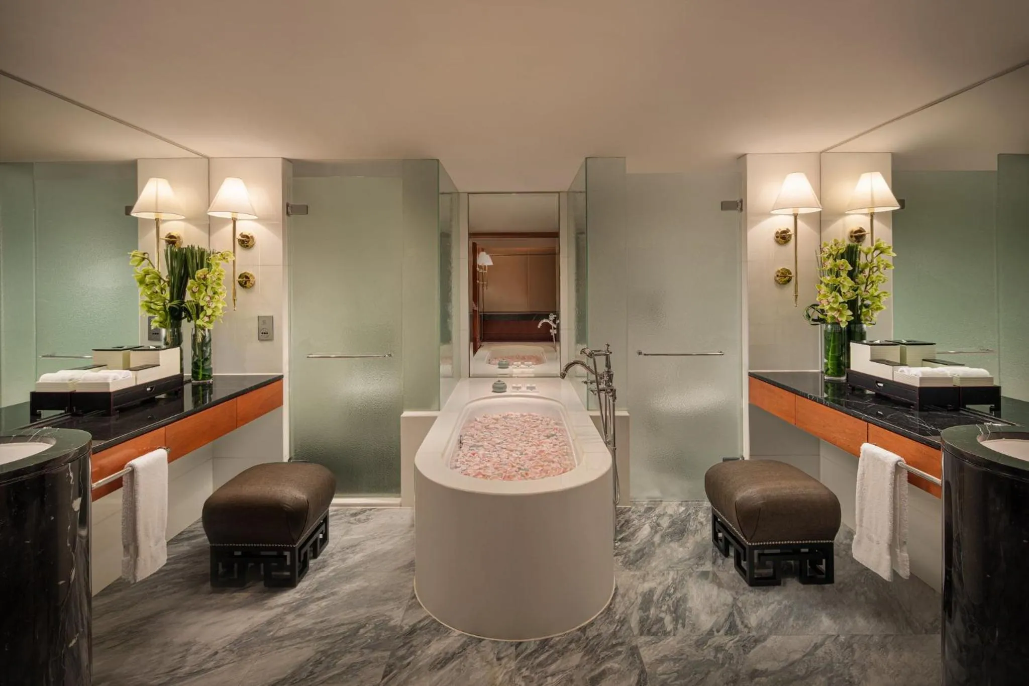 Photo of the whole room in Mandarin Oriental, Hong Kong