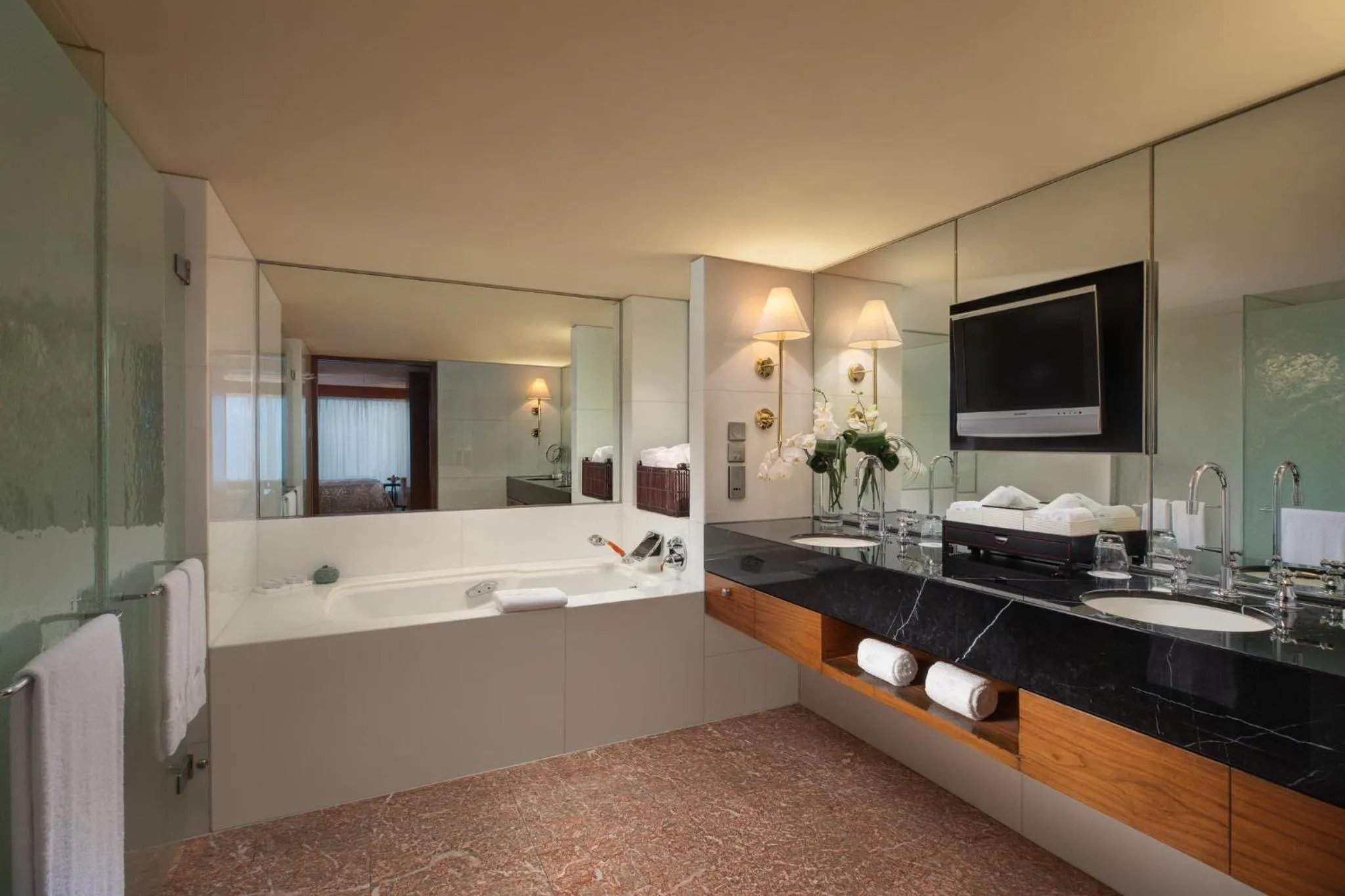 Photo of the whole room in Mandarin Oriental, Hong Kong